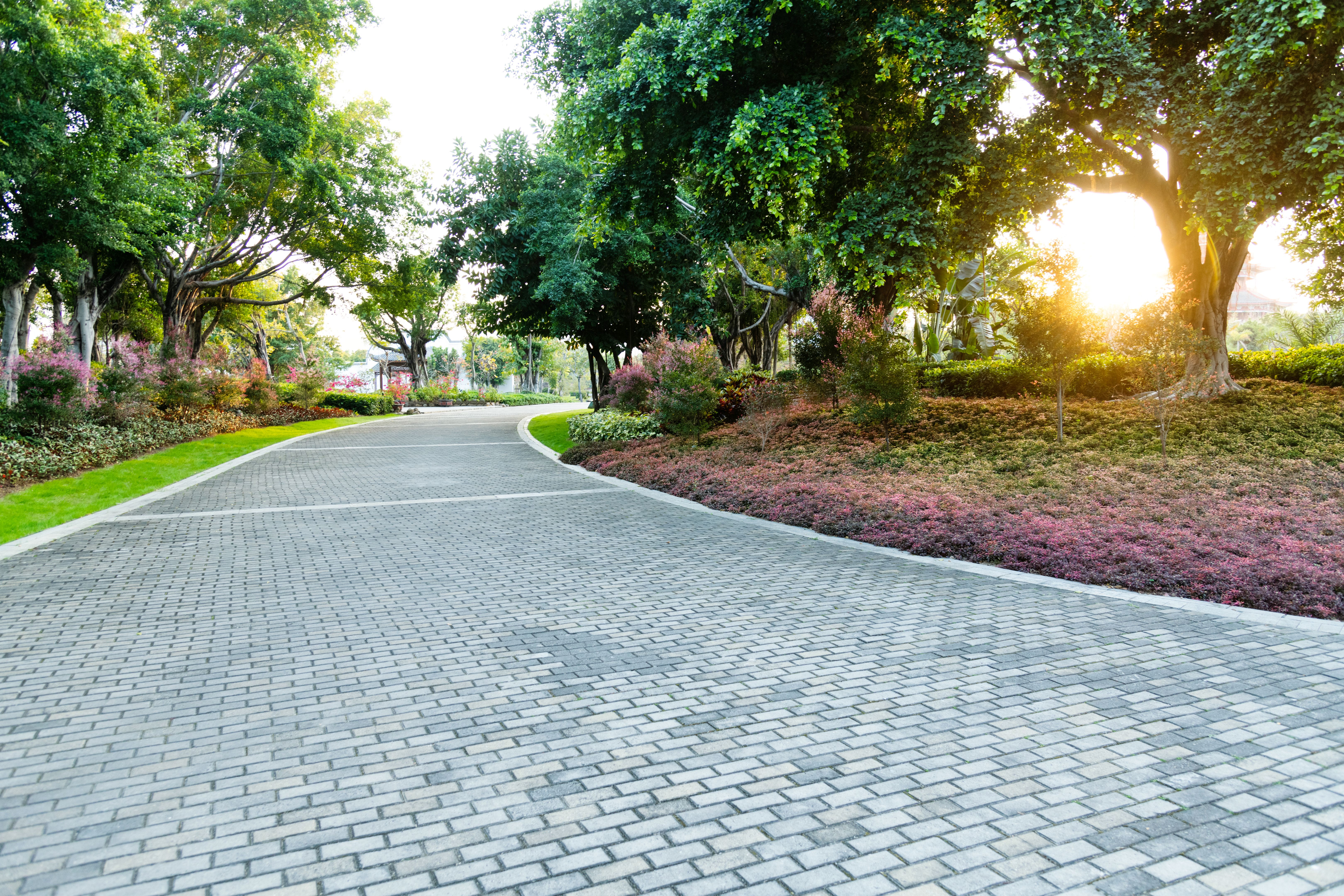 curved driveway