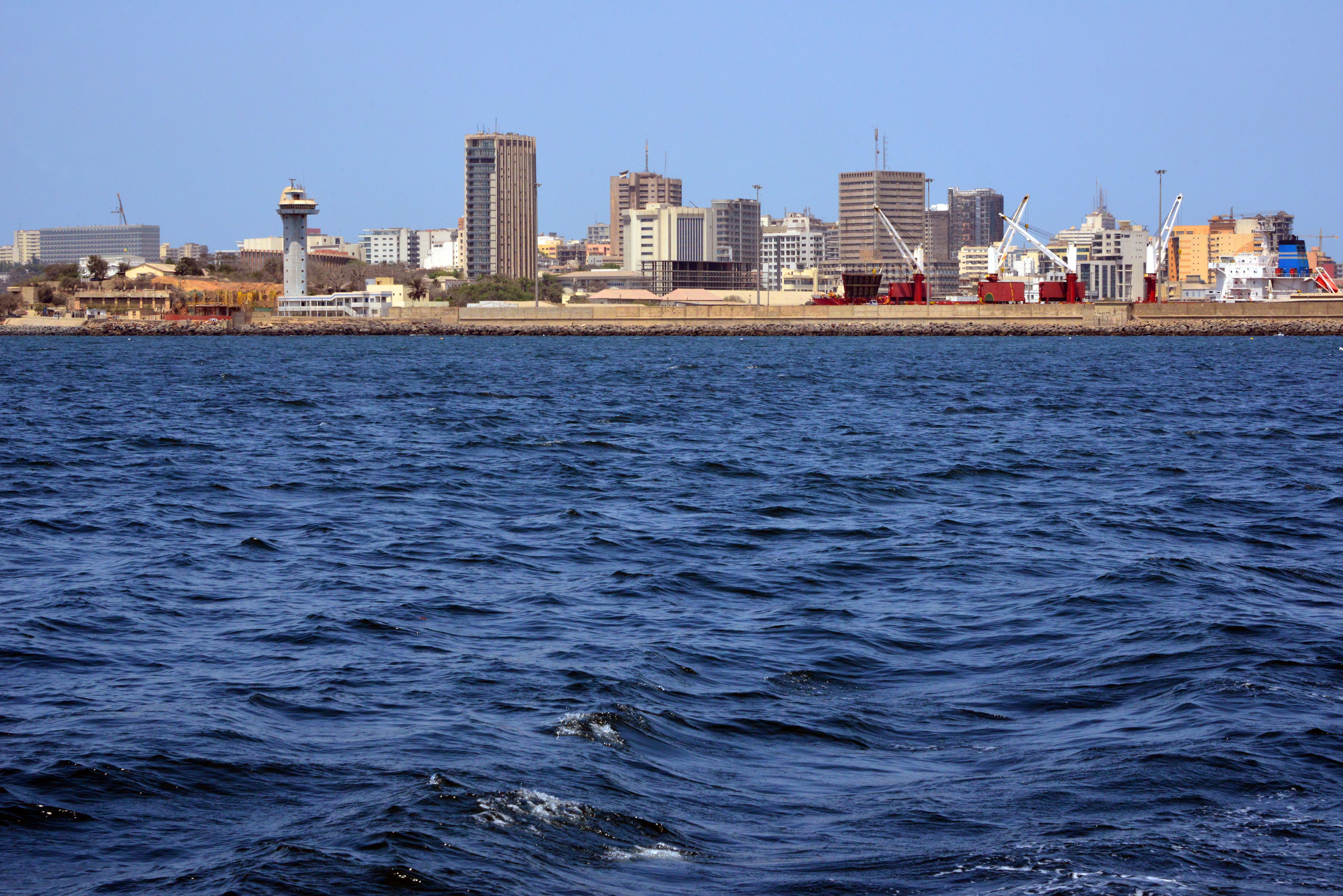 Sénégal - Dakar vu de la mer - ligne d’horizon du centre-ville