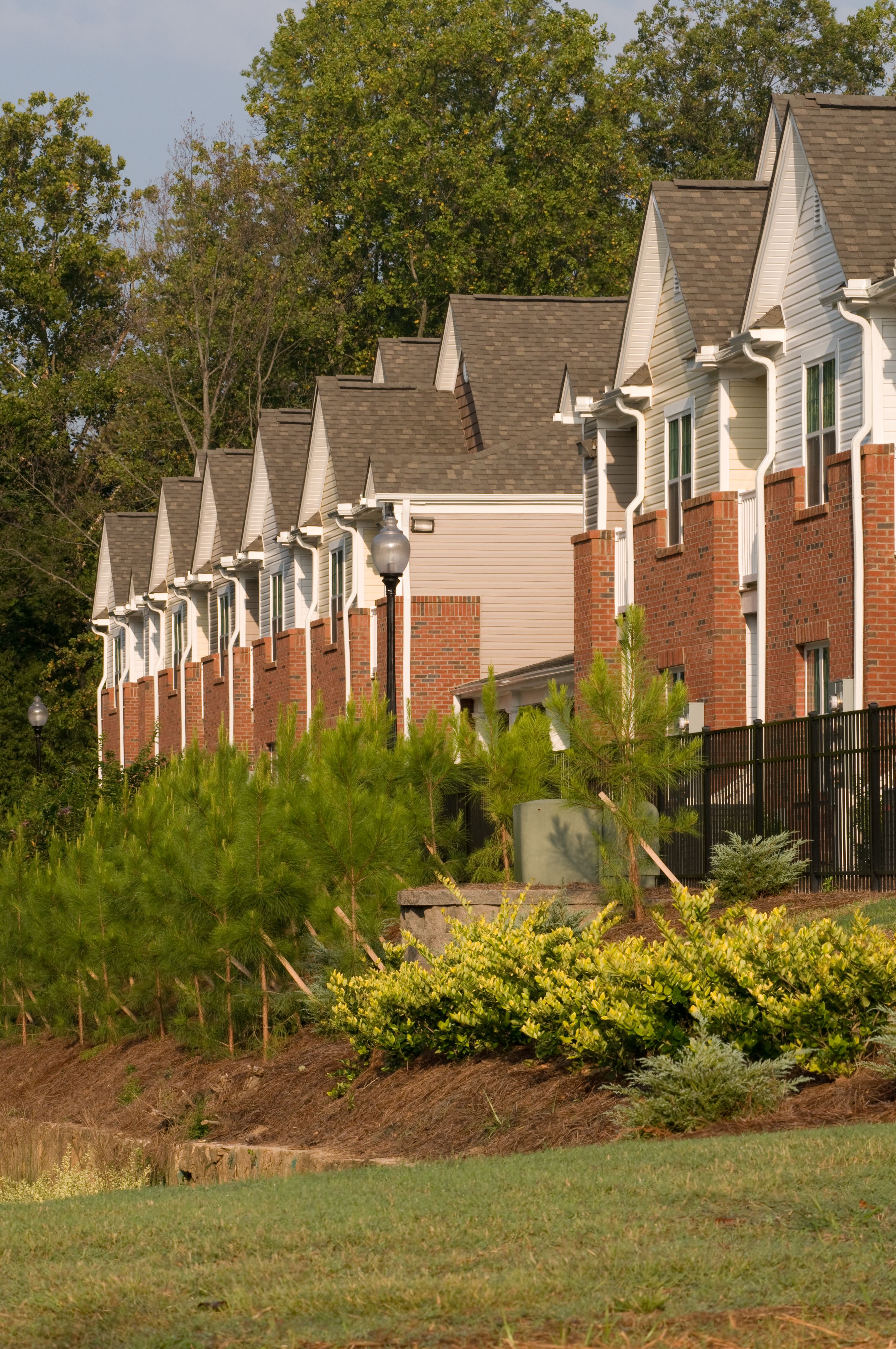 multifamily complex landscaping