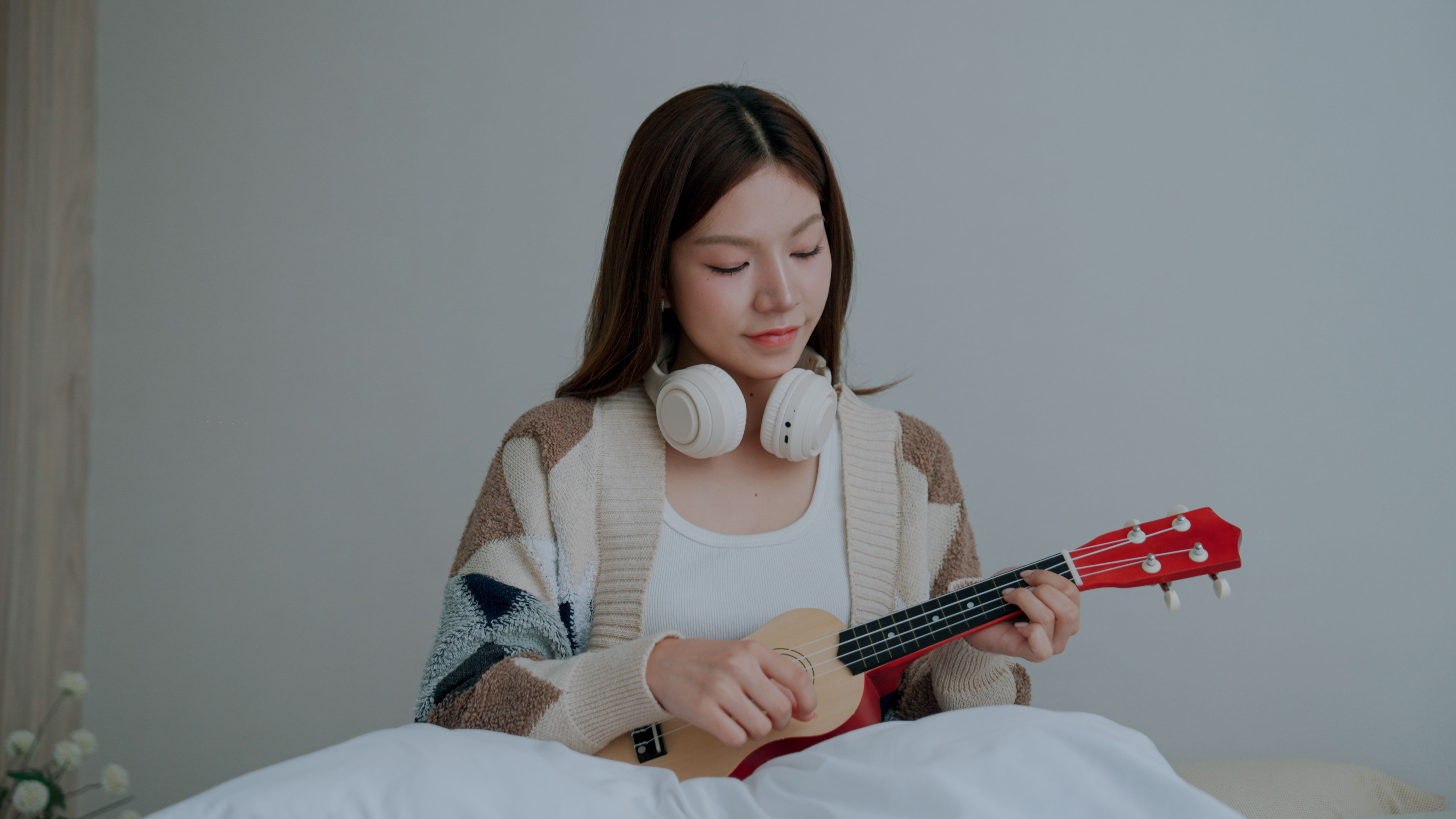 person practicing ukulele