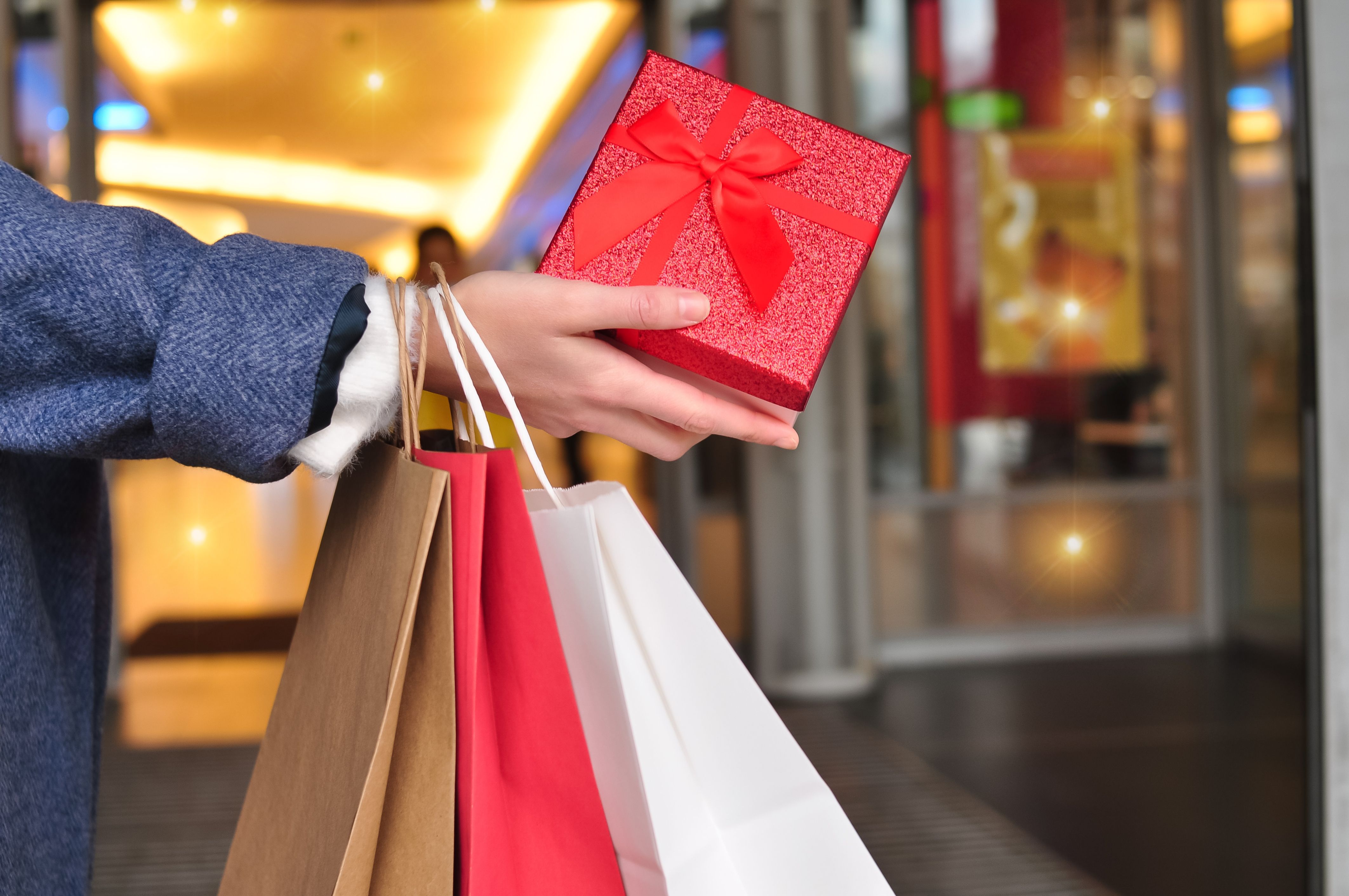 holiday shopping incentives