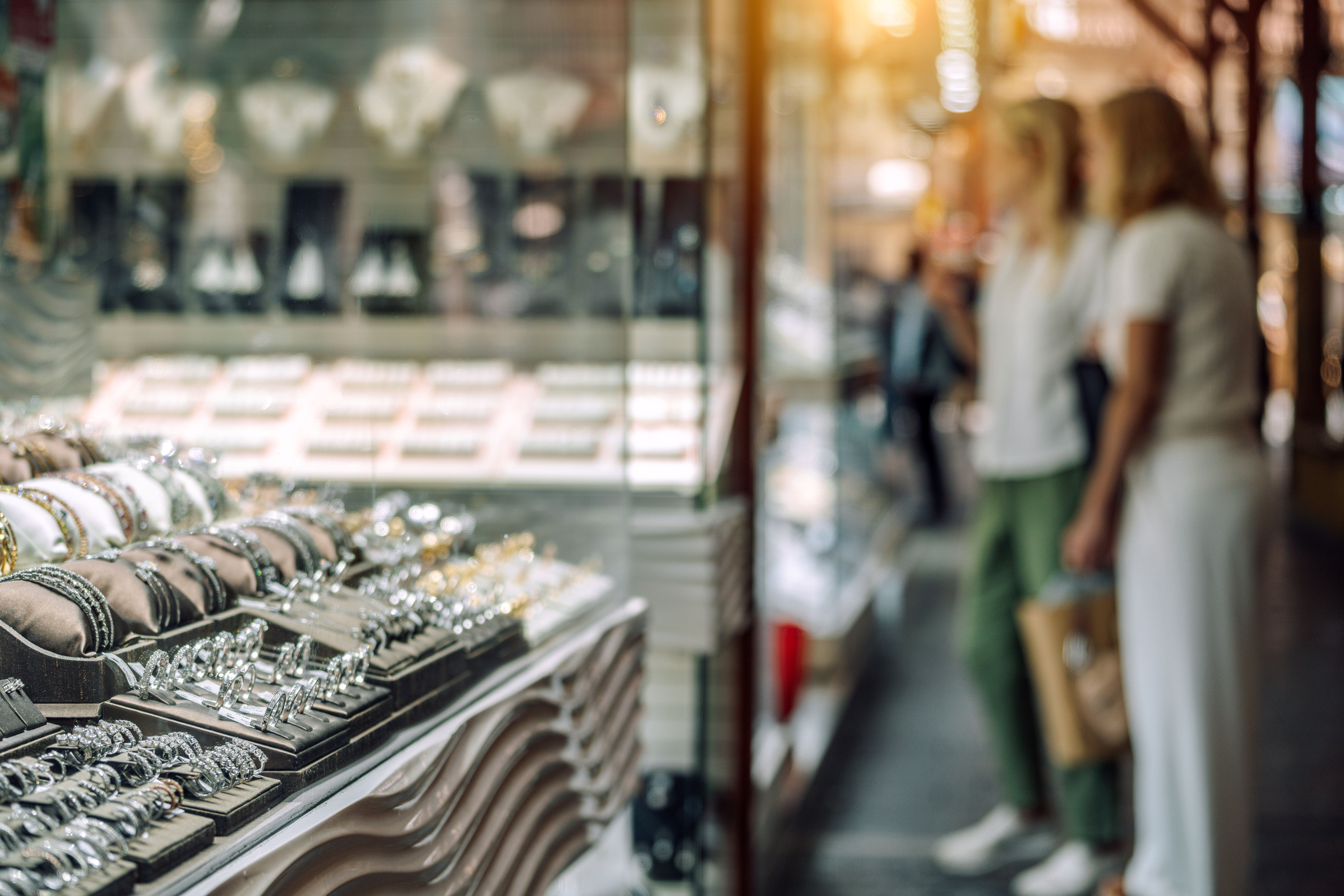 Luxurious Dubai Jewelry Display With Sparkling Bracelets In A Modern Storefront