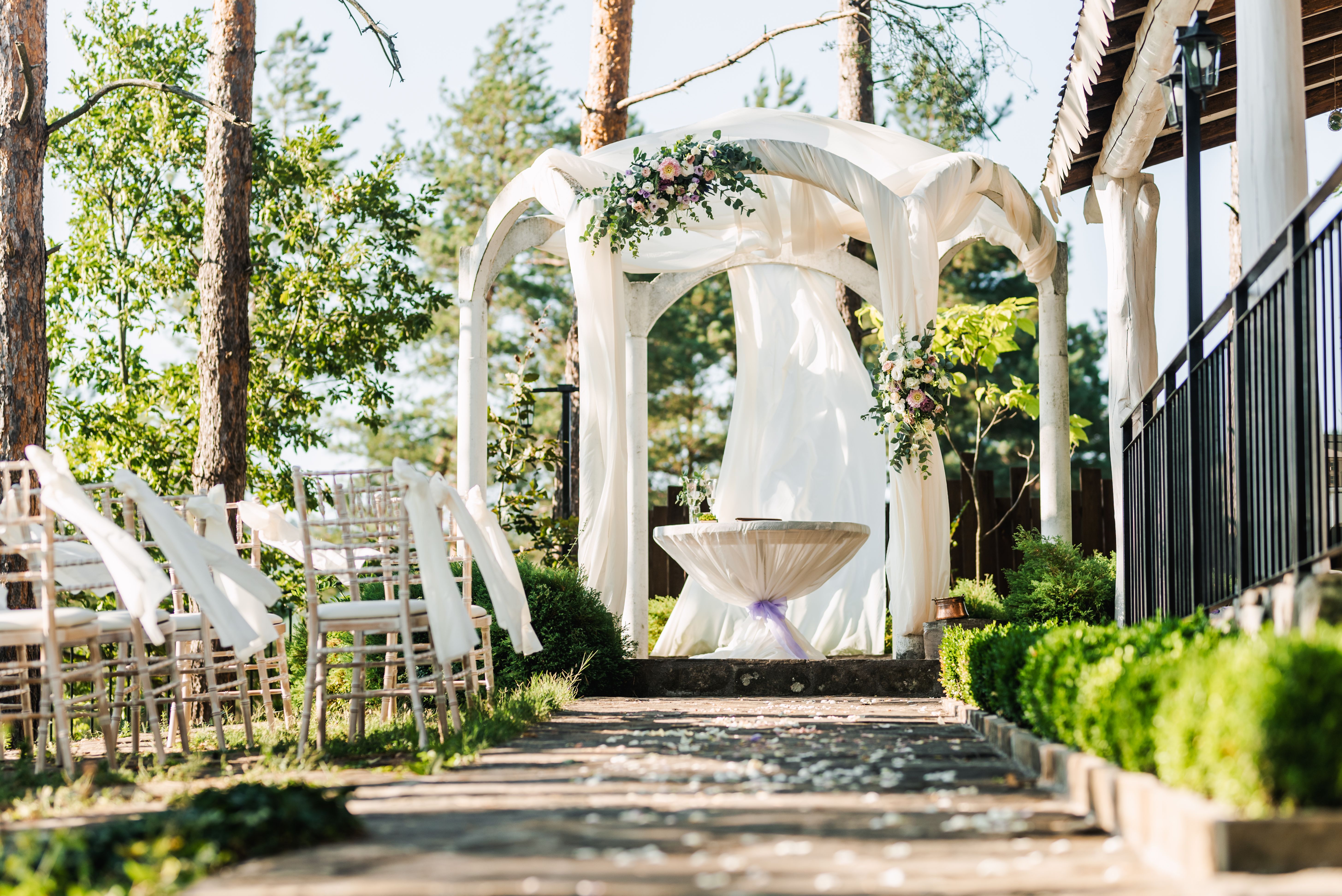 outdoor wedding decor