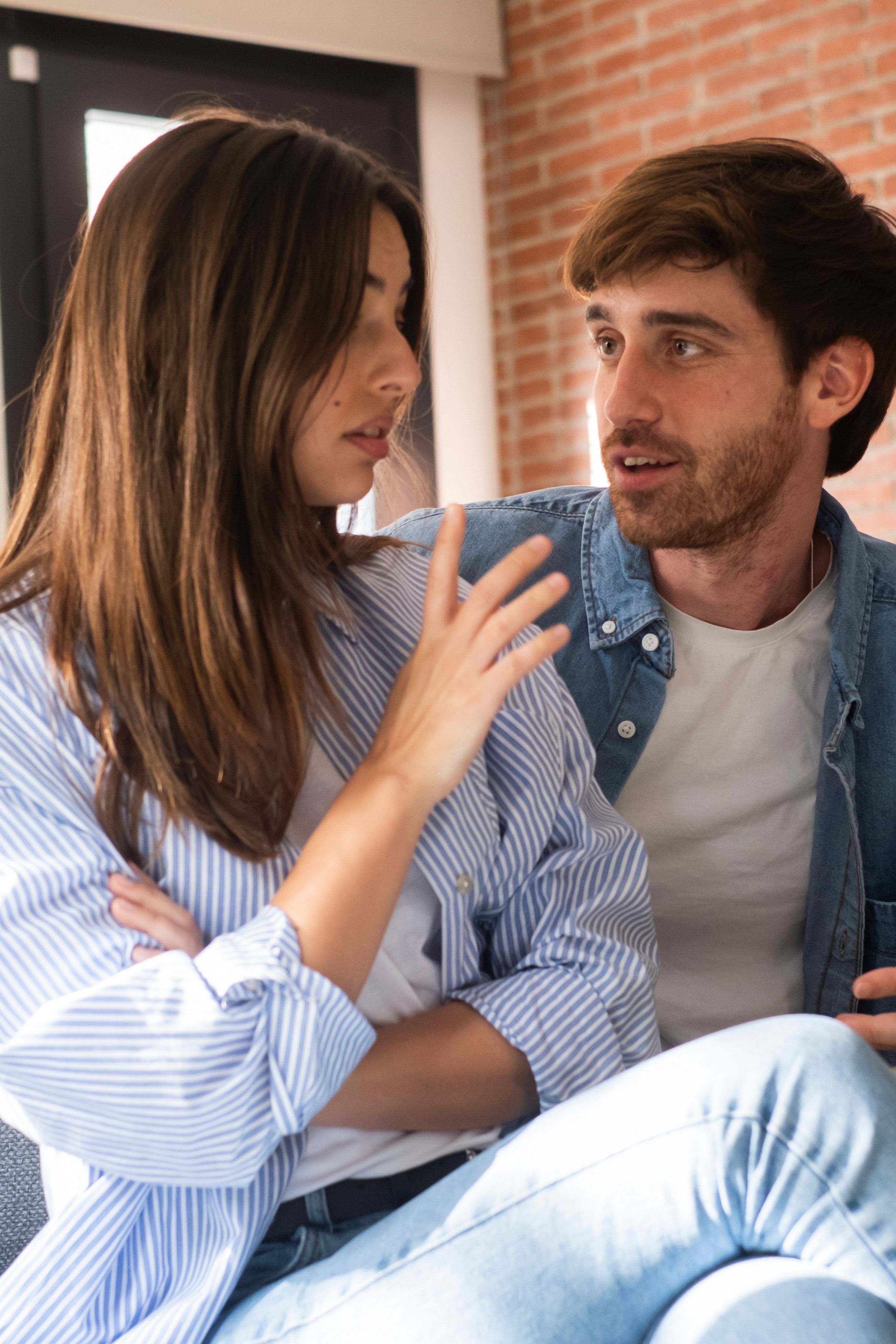 pareja discutiendo