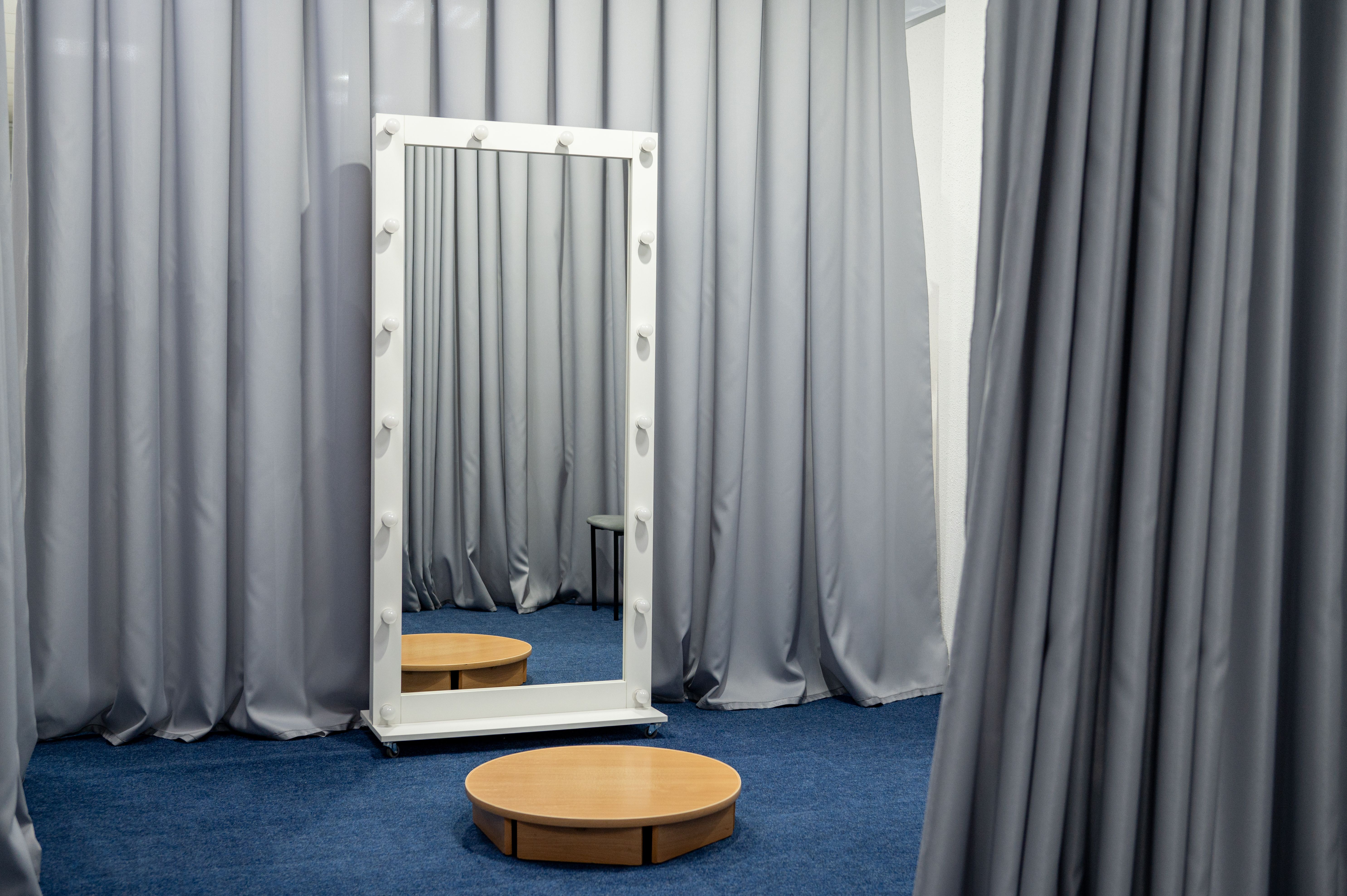studio lighting mirrors
