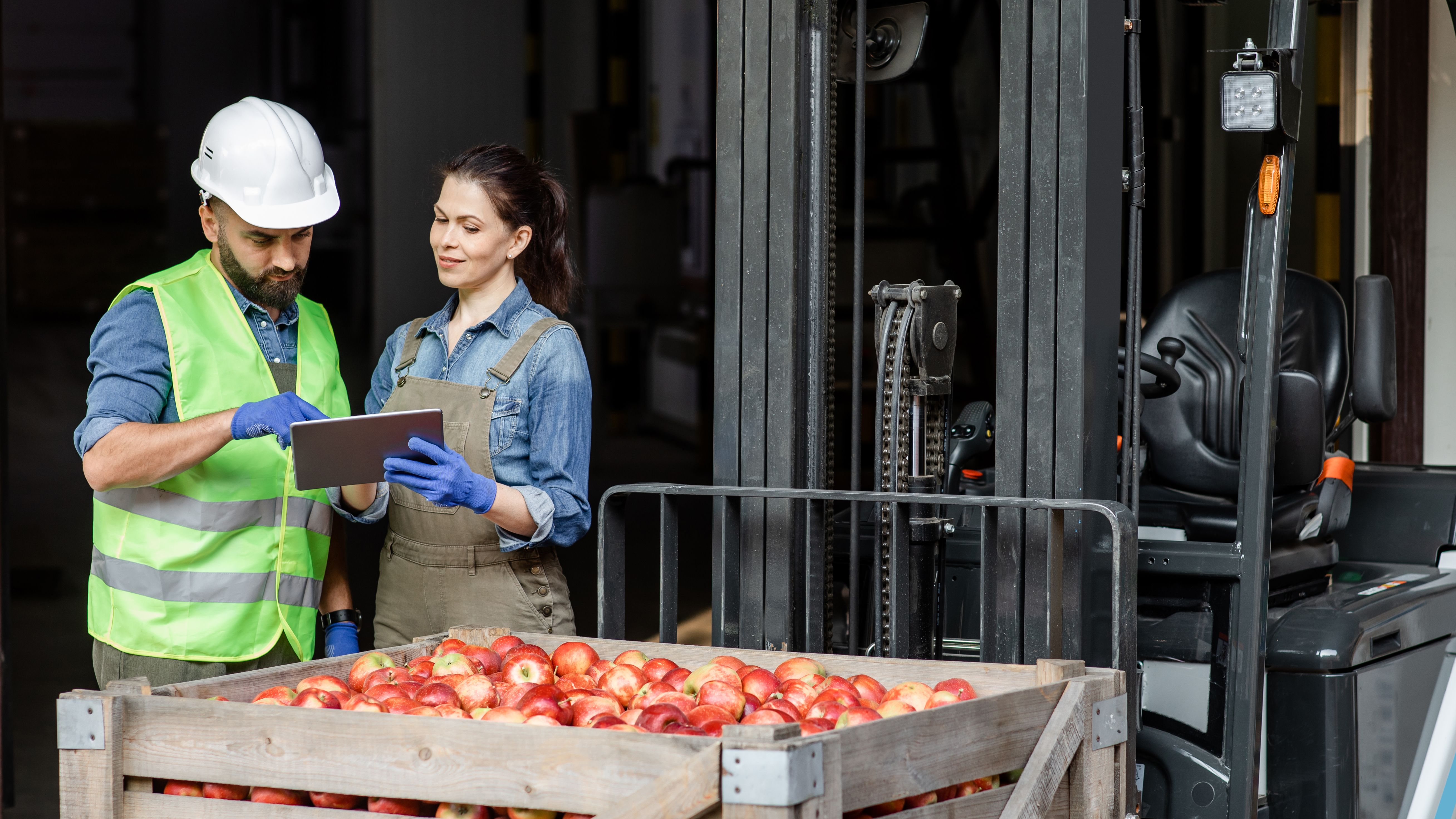 Management of movement of products in modern warehouse, mobile app and modern tech for work and loading Management of movement of products in modern warehouse, mobile app and modern tech for work and loading