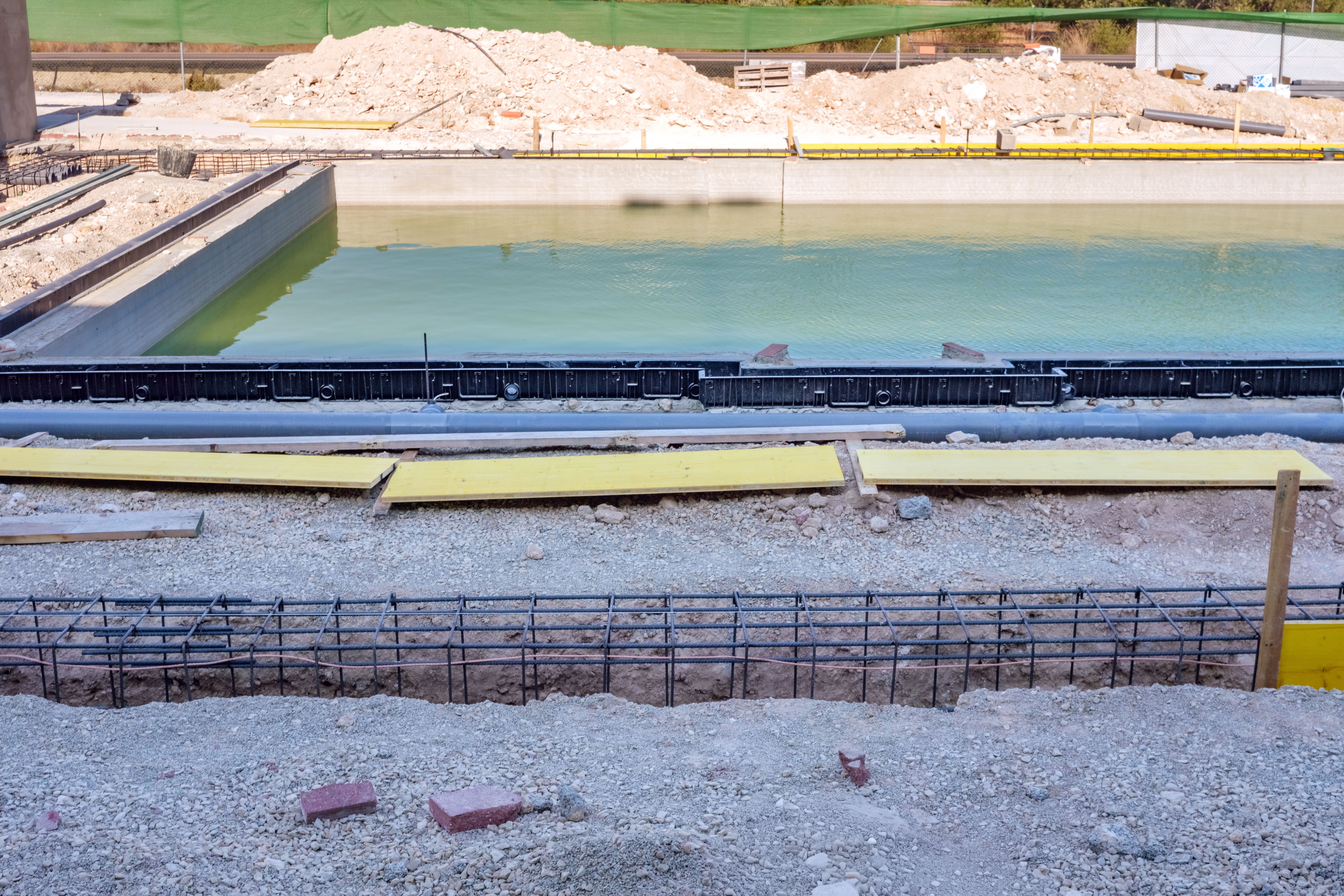 pool construction cost