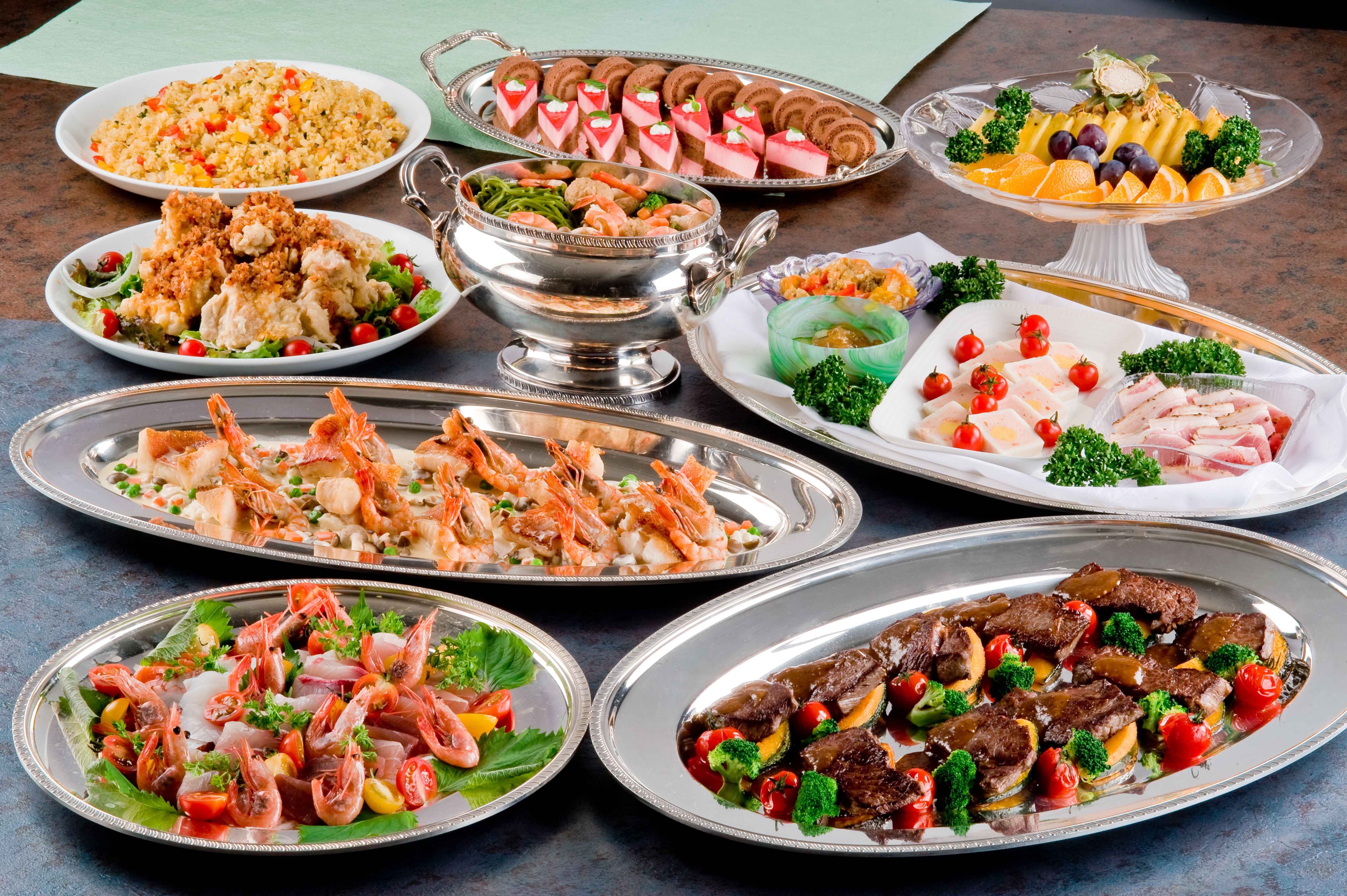 Buffet dishes