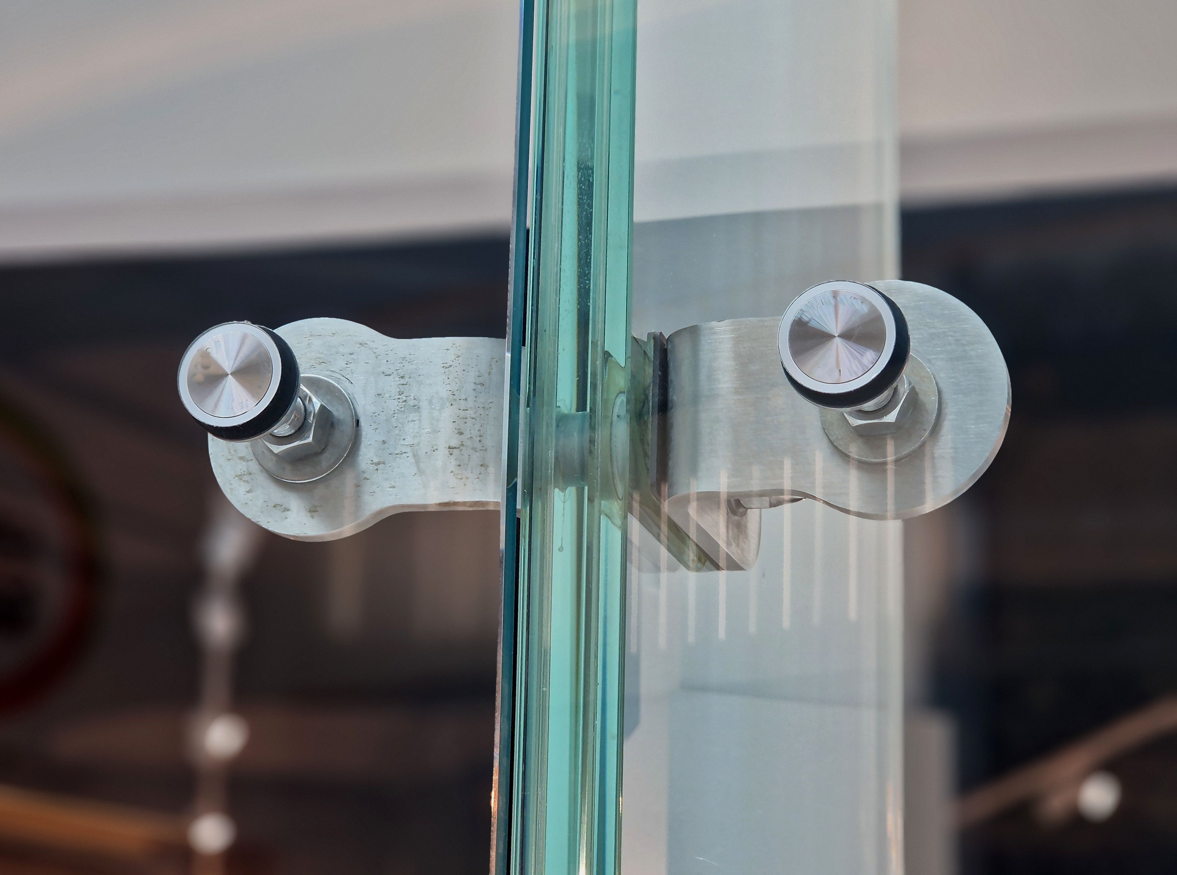 safety glass stairs