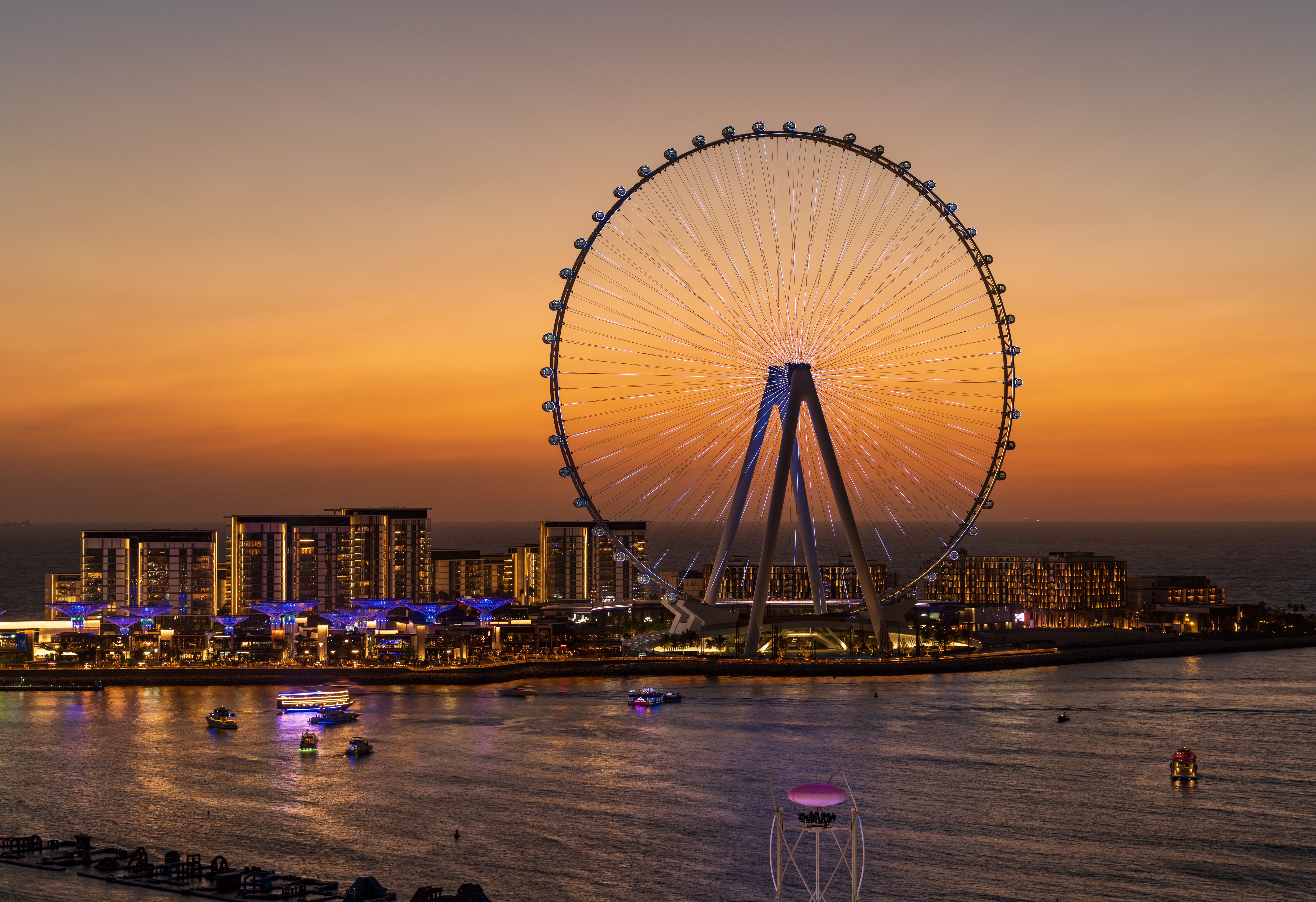Light show on Ain Dubai observation wheel at sunset