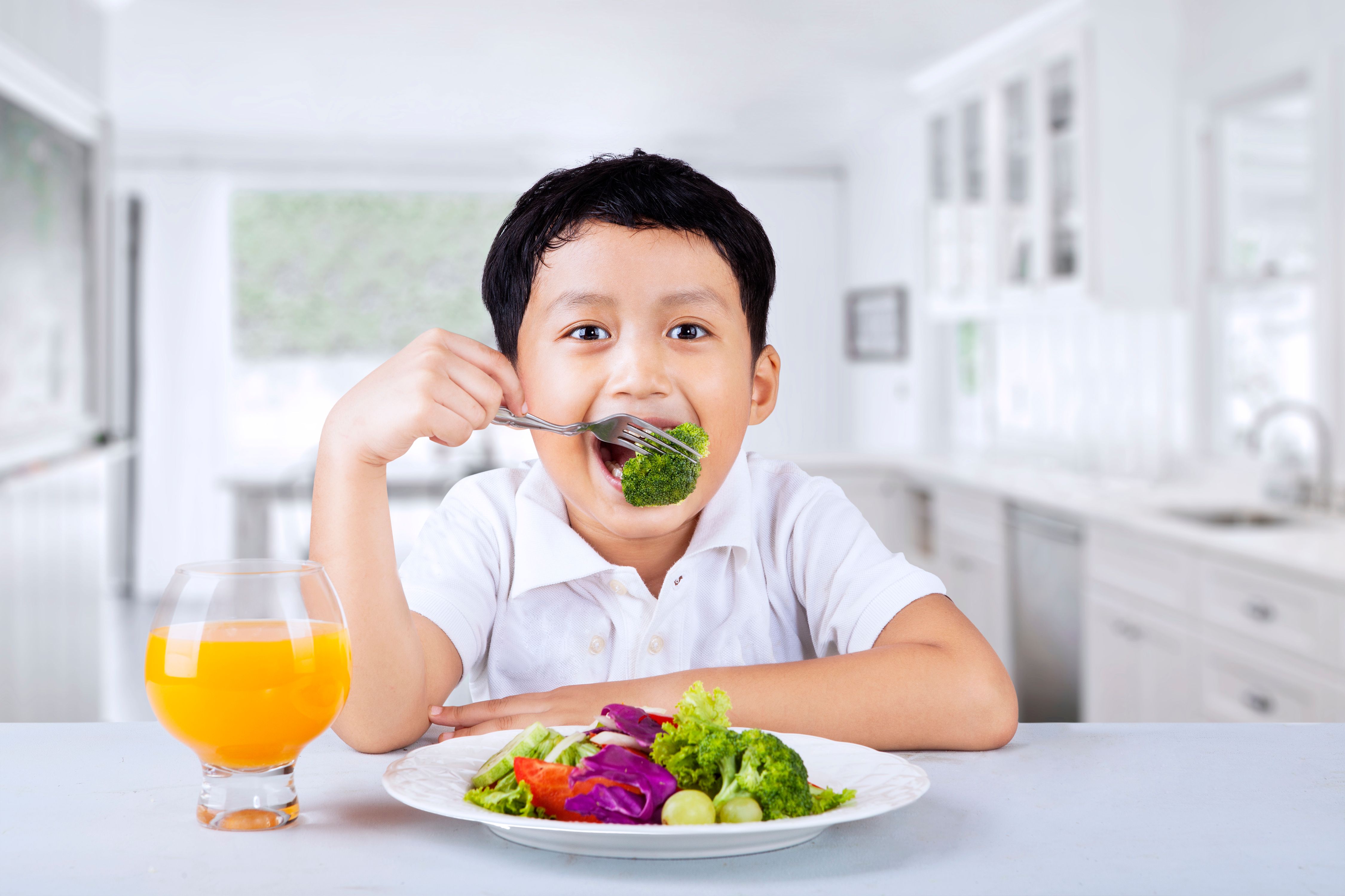 child eating vegetables