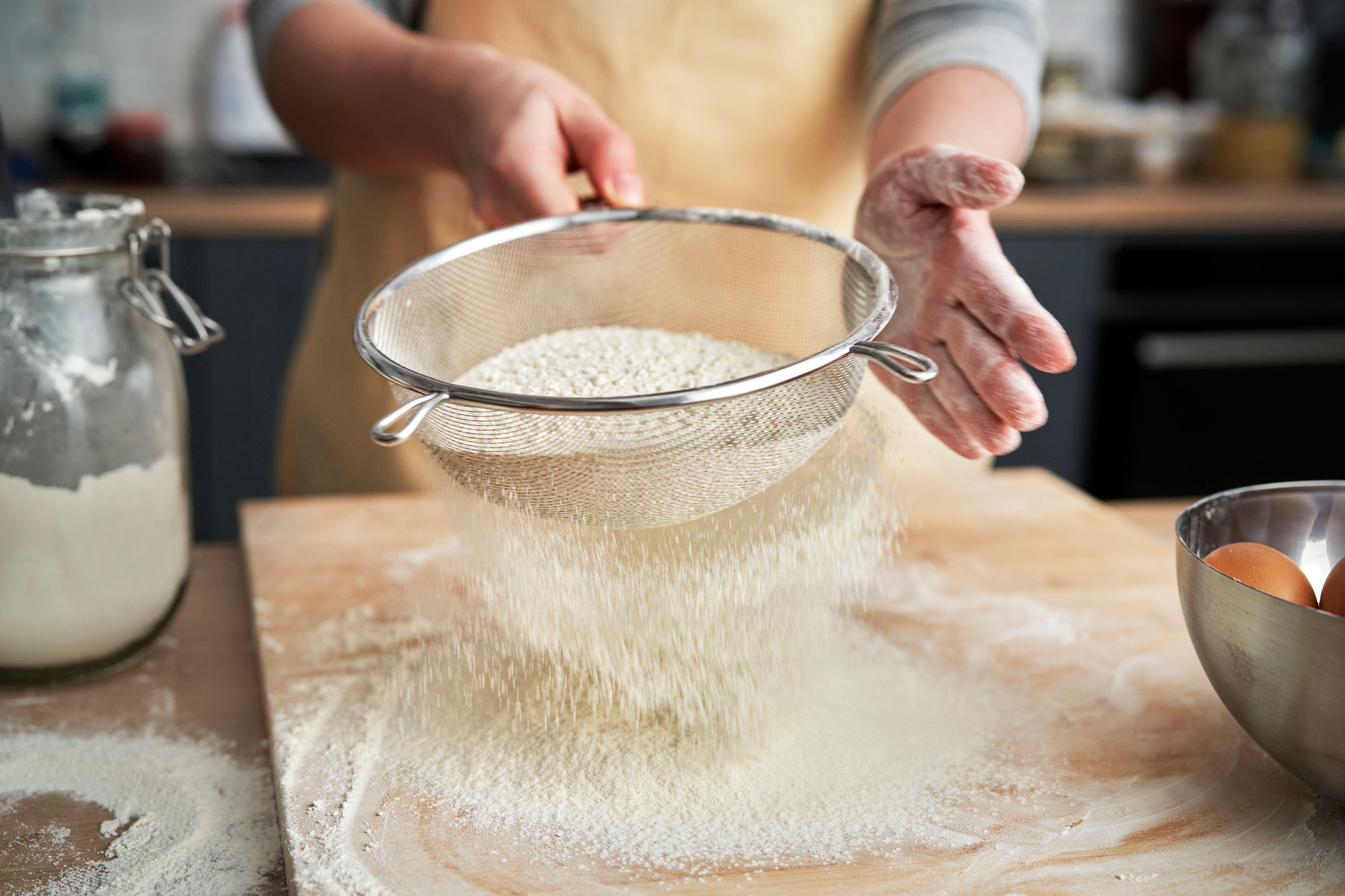 flour sifting