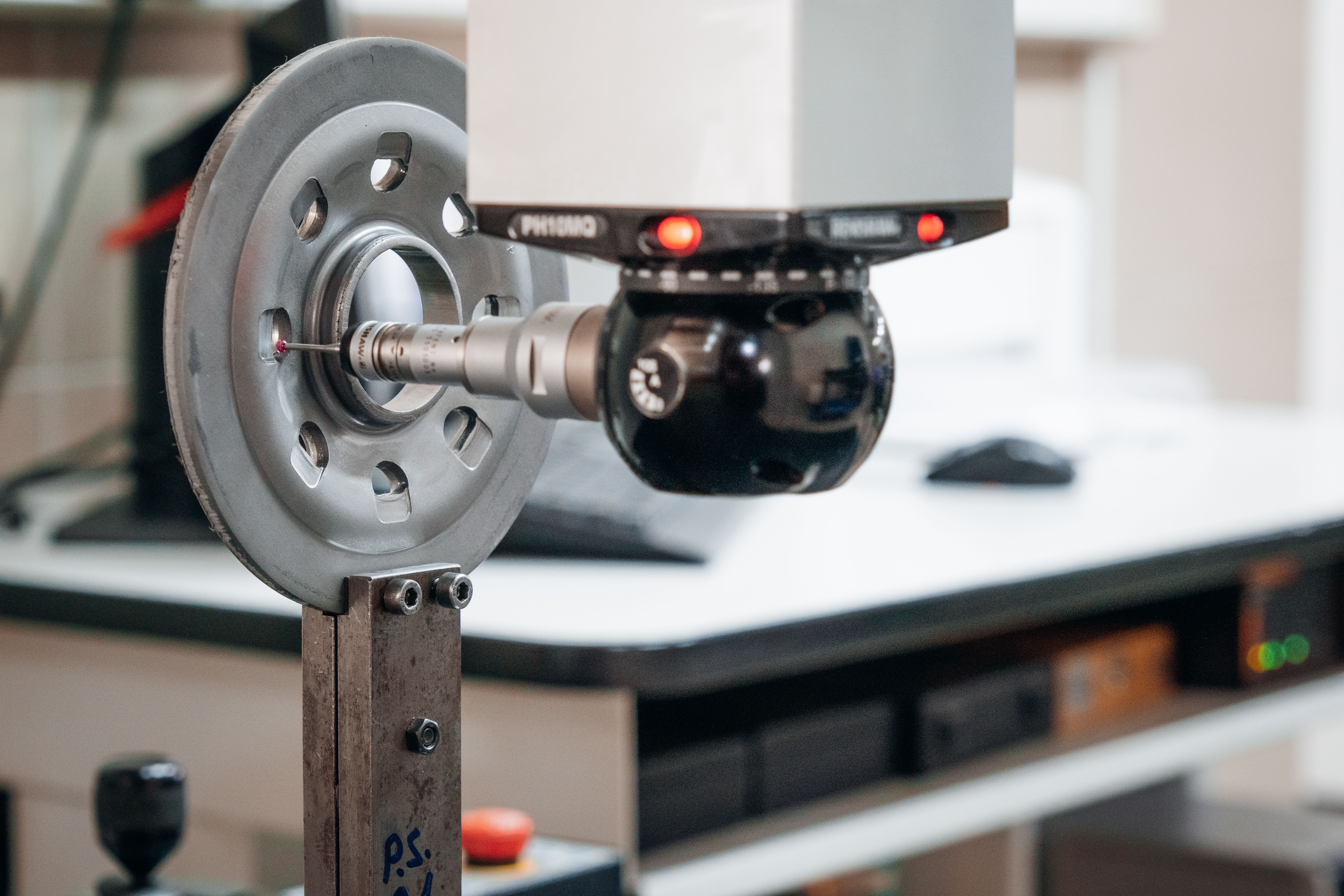 Inspection probe measuring a machined part