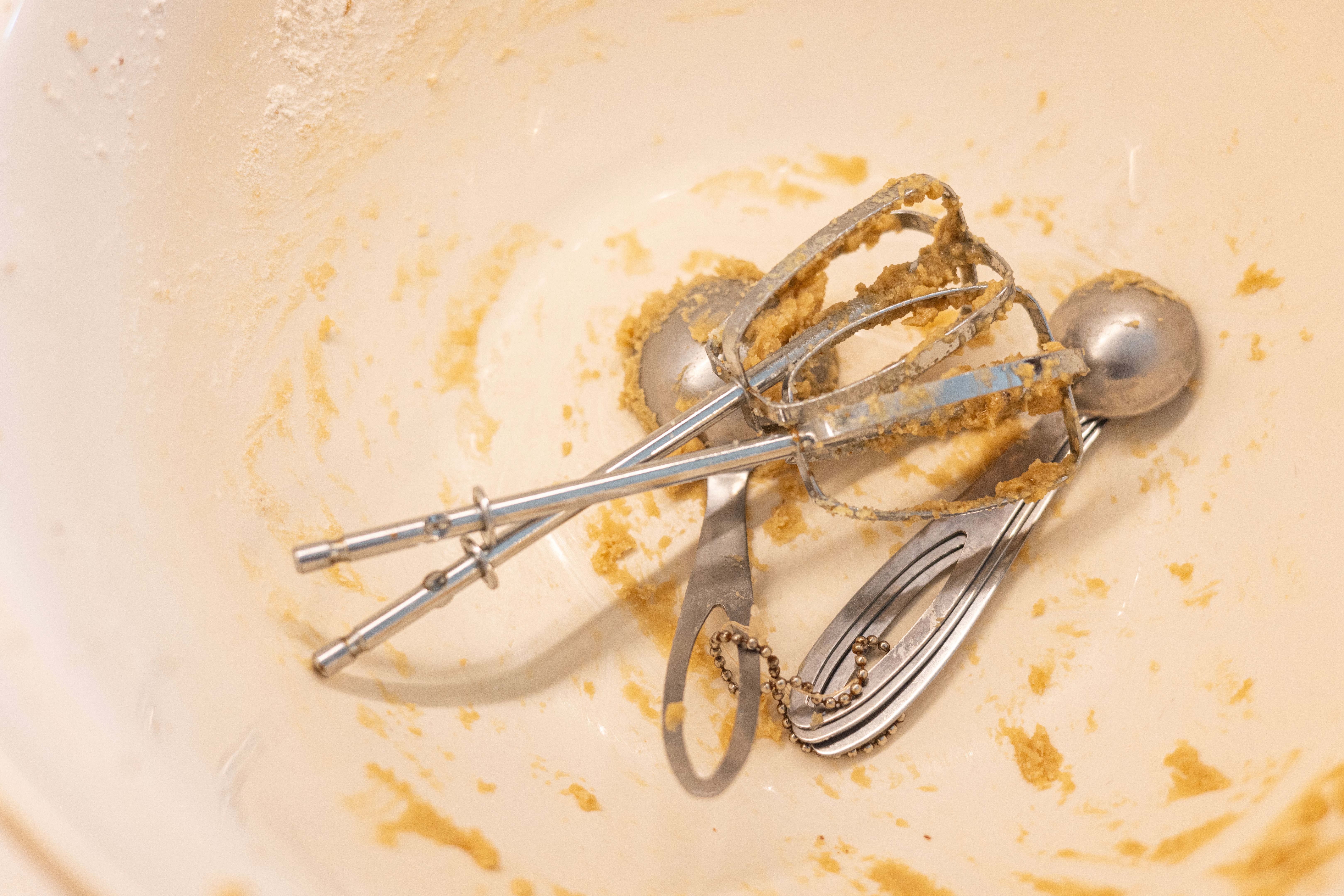 cleaning baking tools