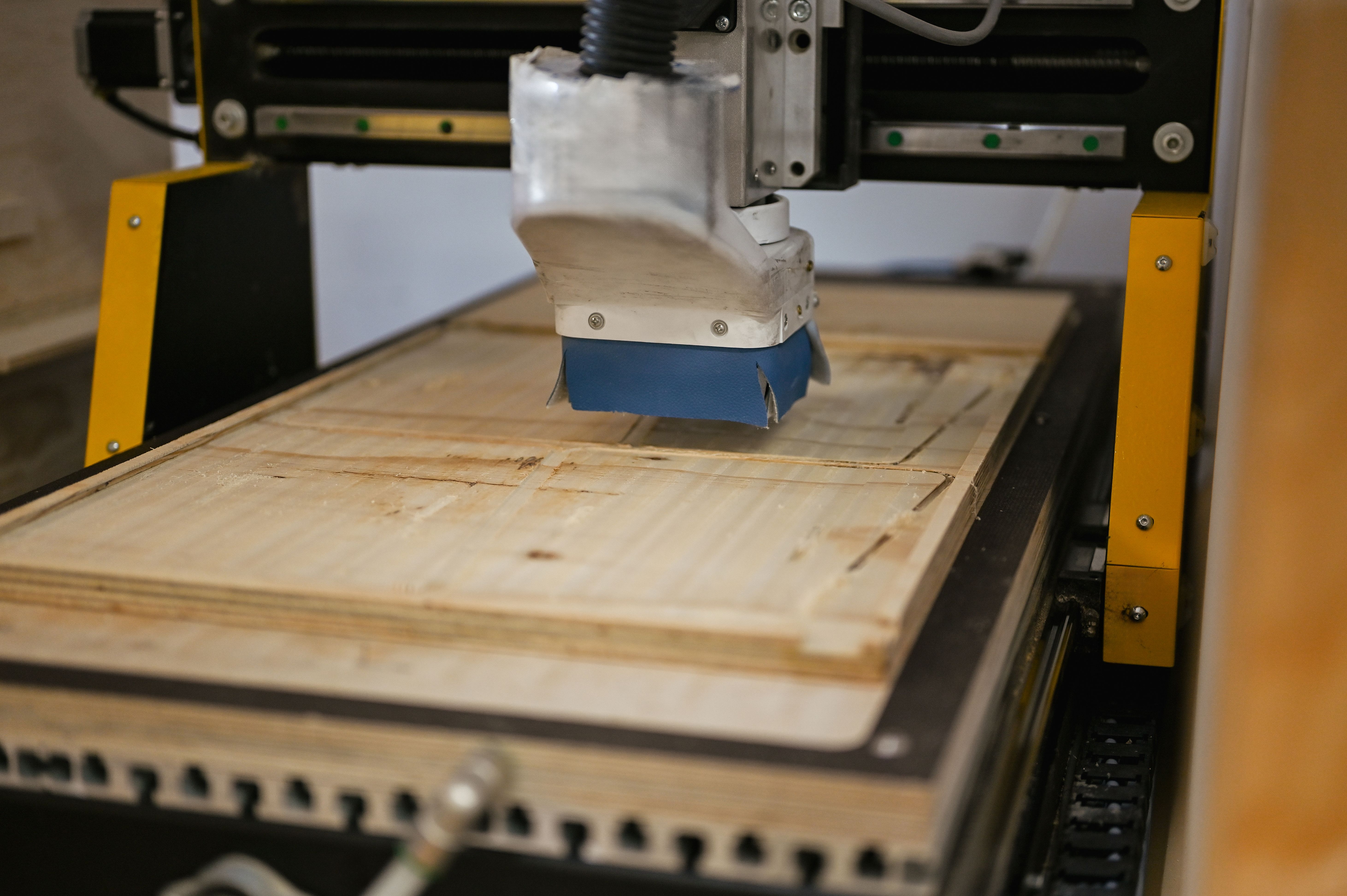 electric bandsaw