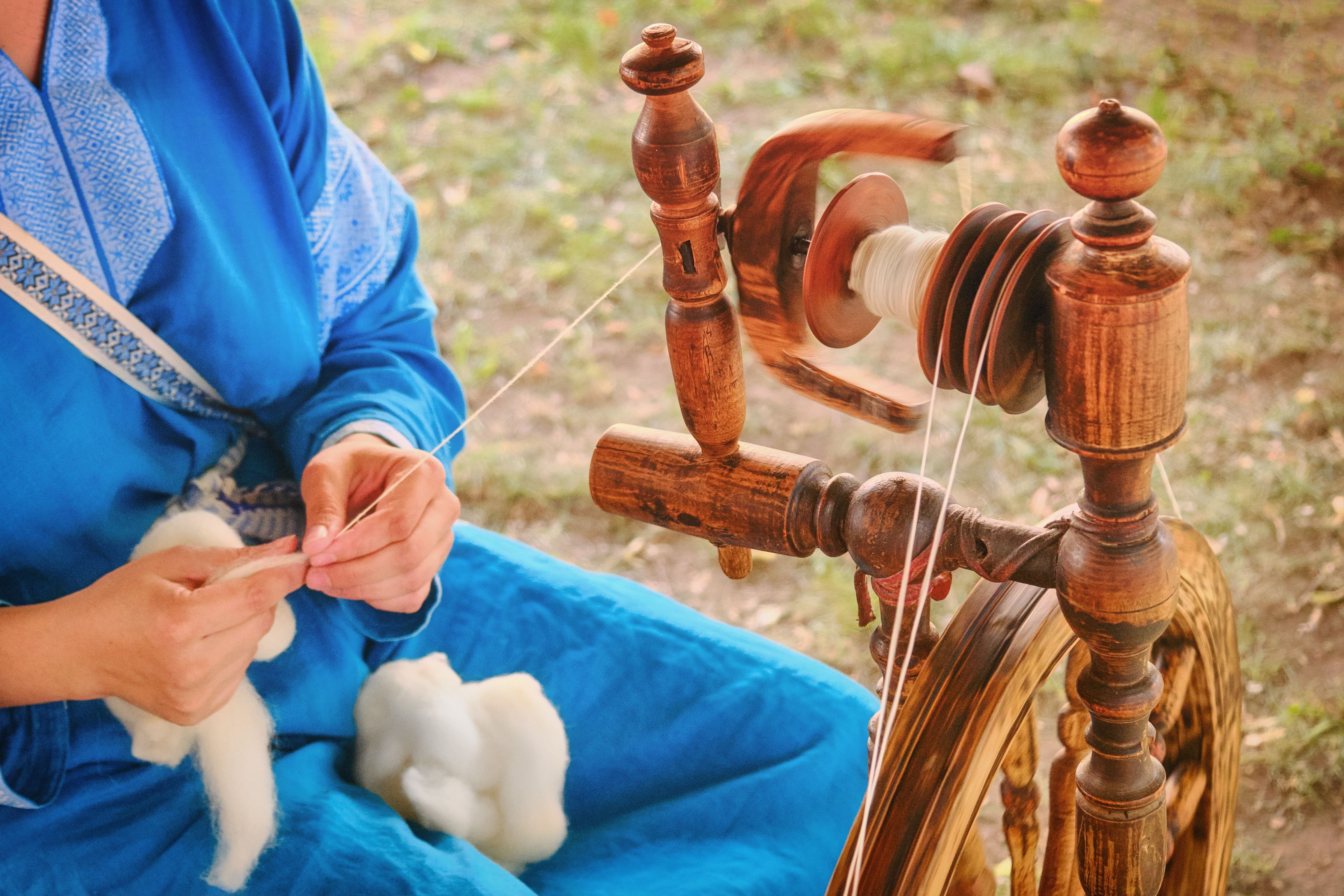 hand spinning yarn