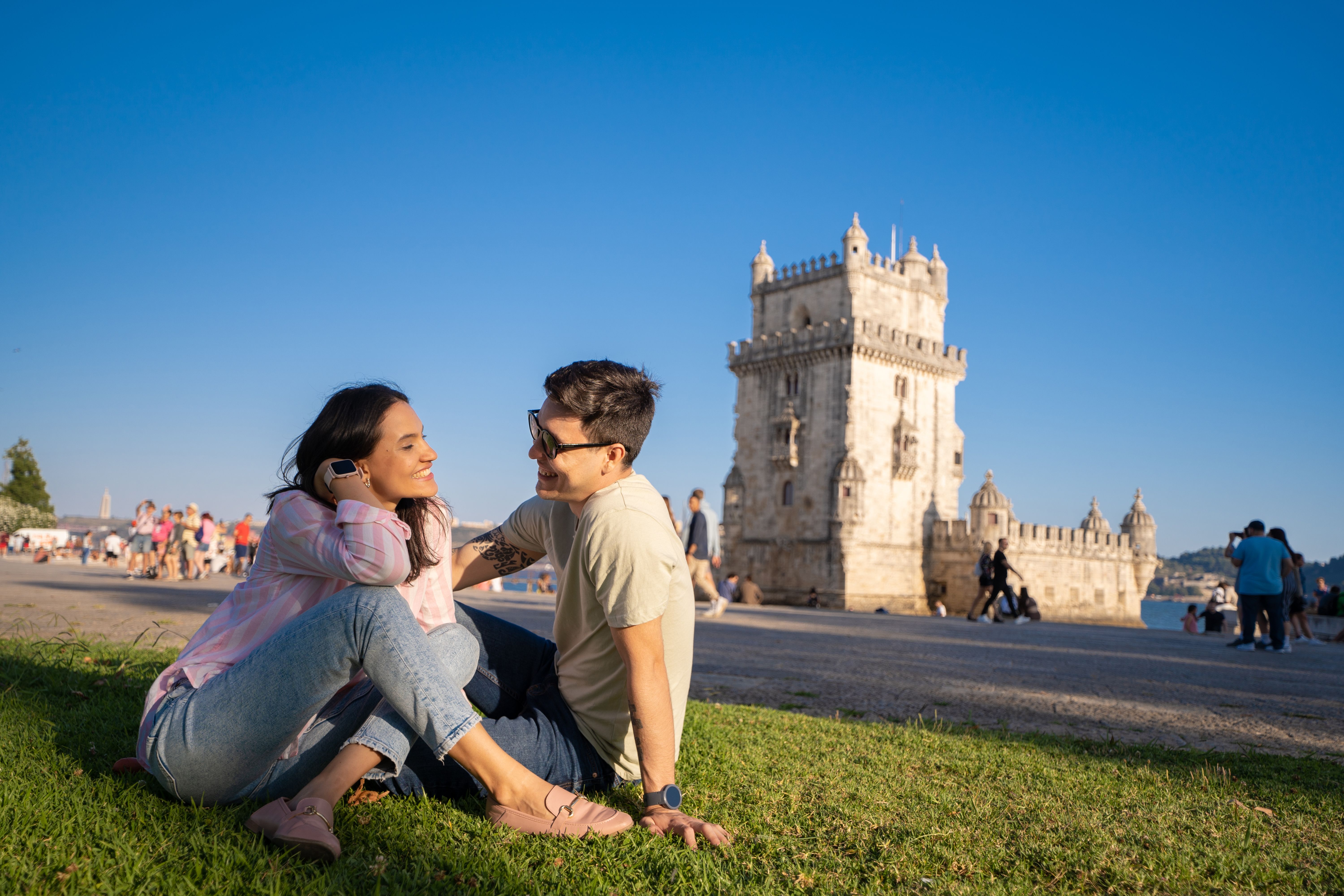 couple enjoying lisbon