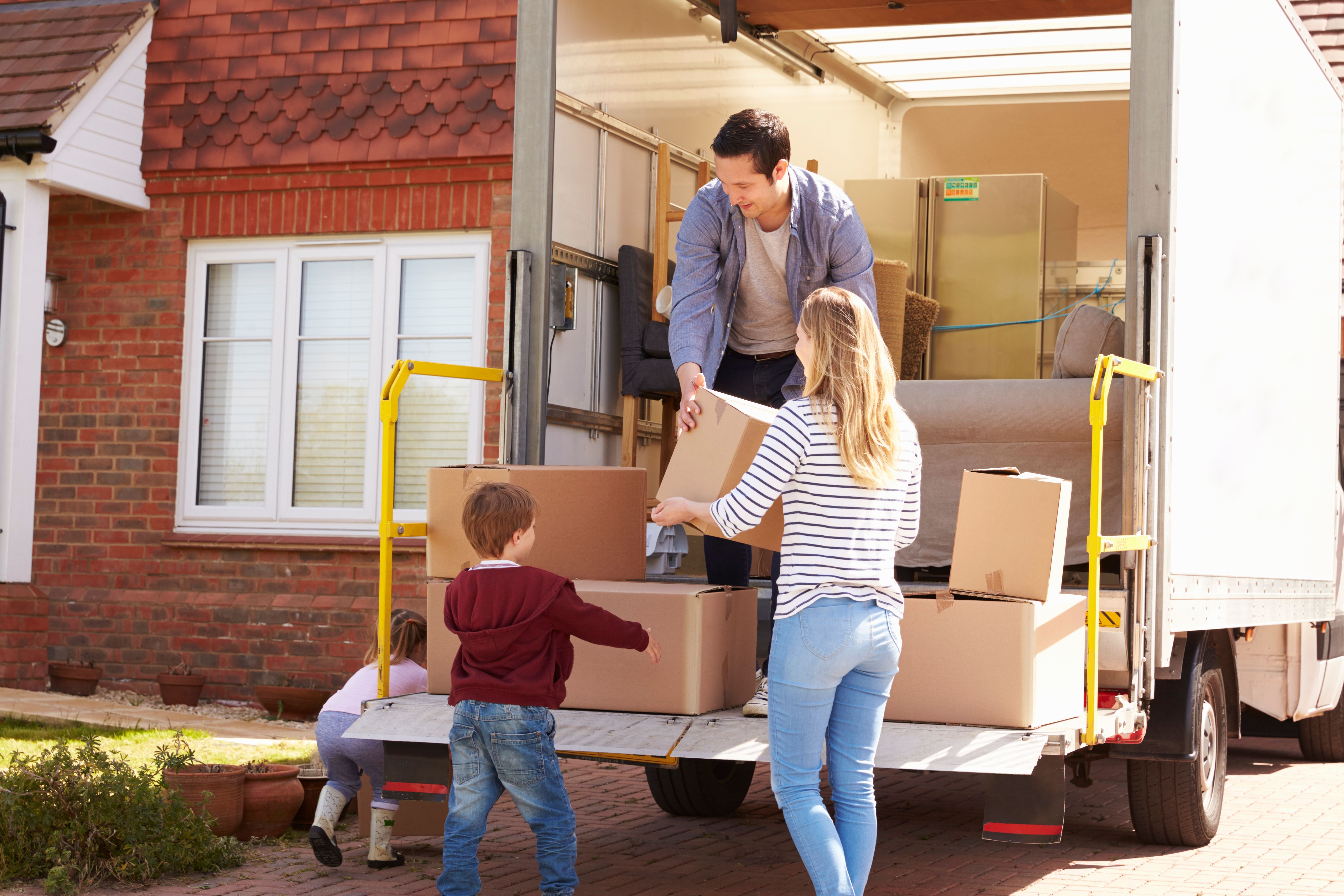 family packing truck