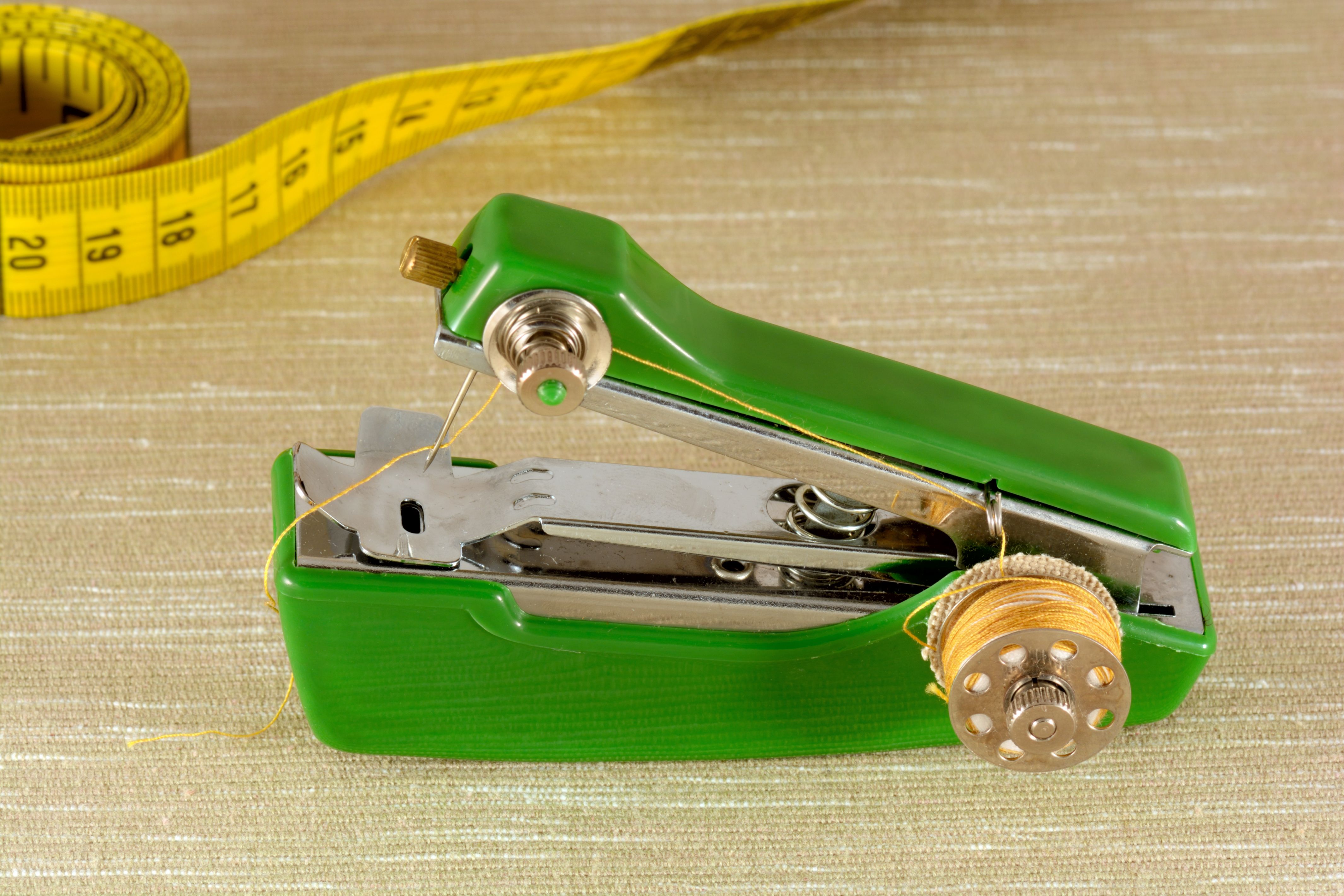 portable mini sewing machine