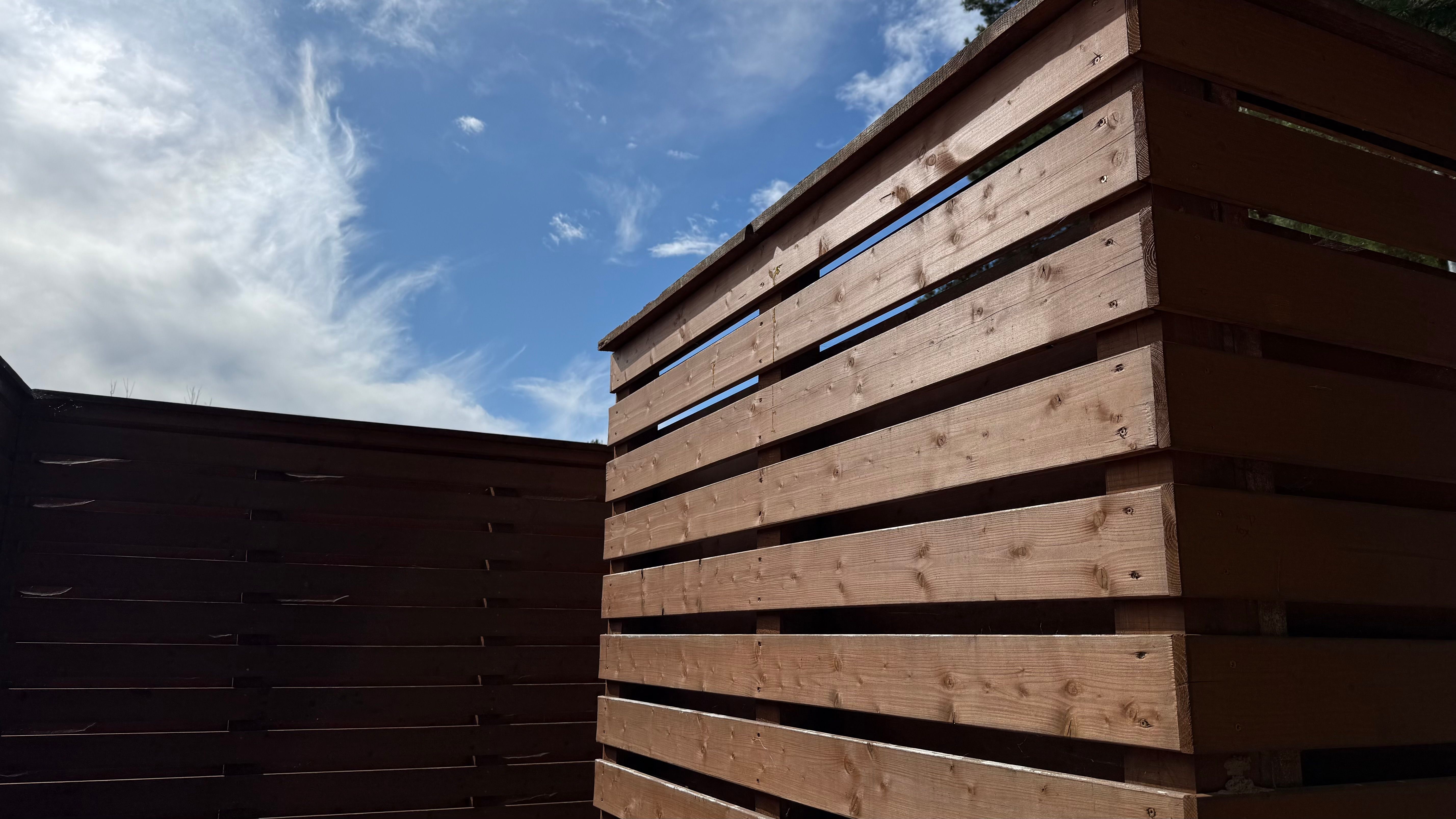 horizontal slat fence