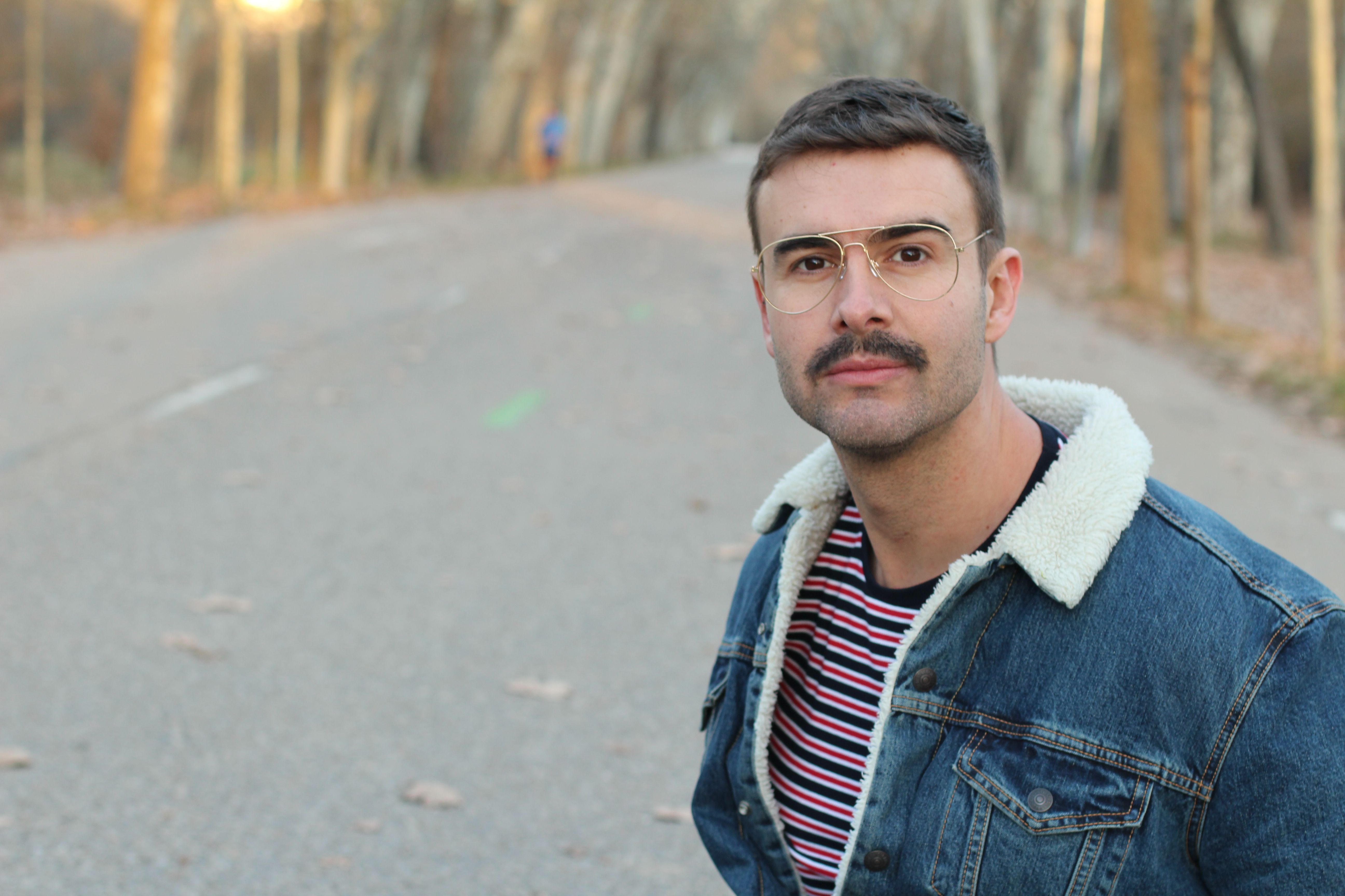 estilo dos homens de 1980 com espaço da cópia estilo dos homens de 1980 com espaço da cópia