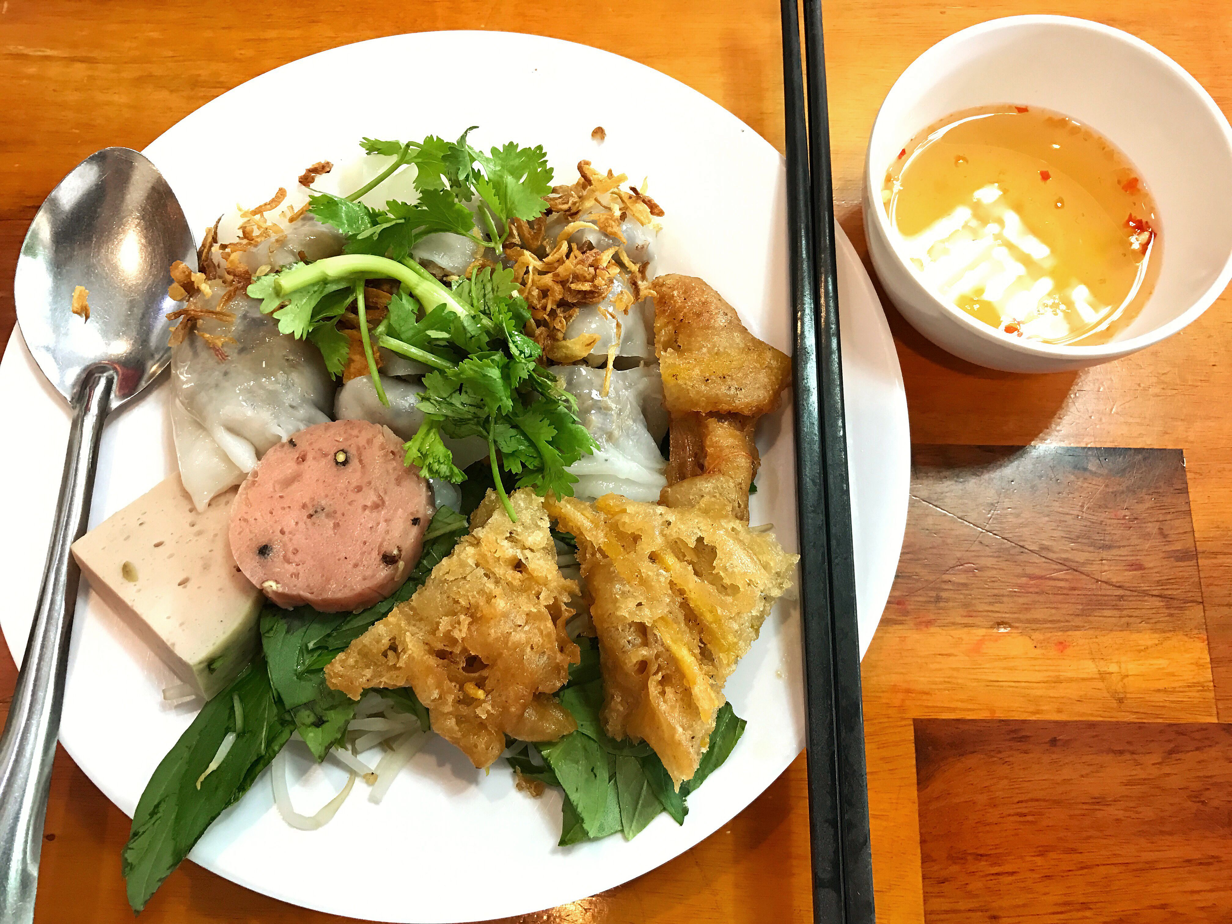 Vietnamese stuffed pancake rice rolls