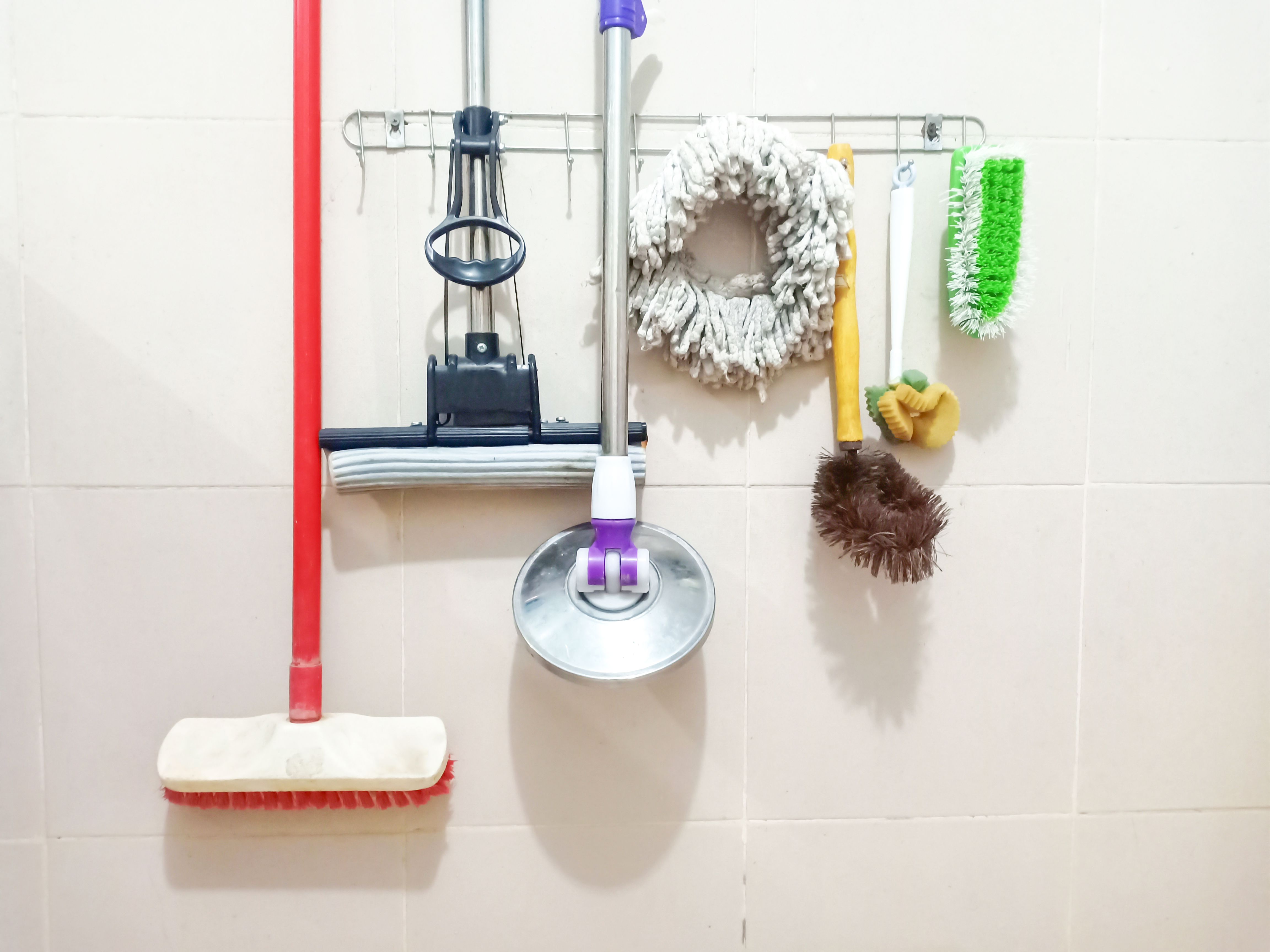 cleaning tools bathroom