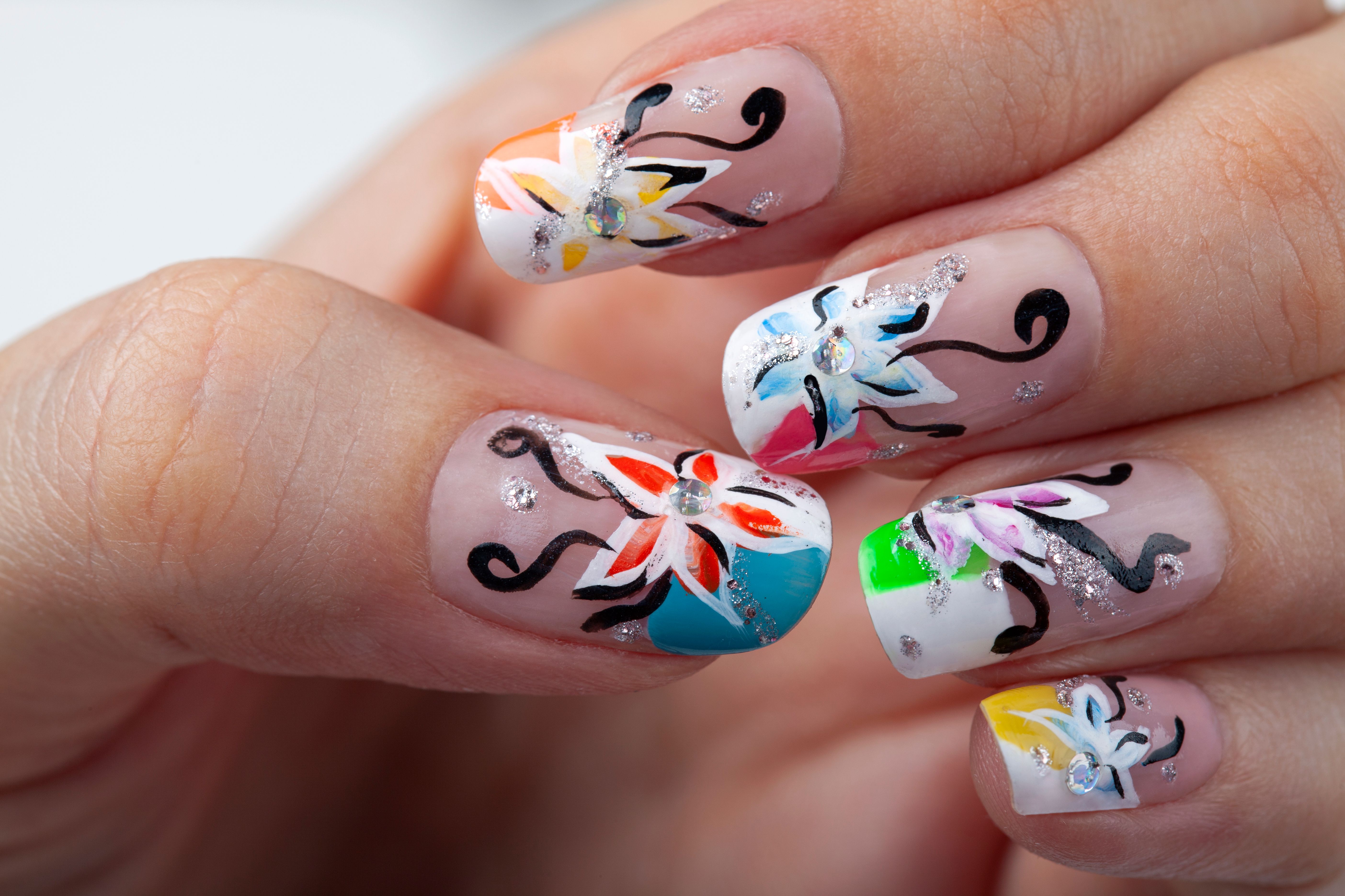 leaf pattern nail art