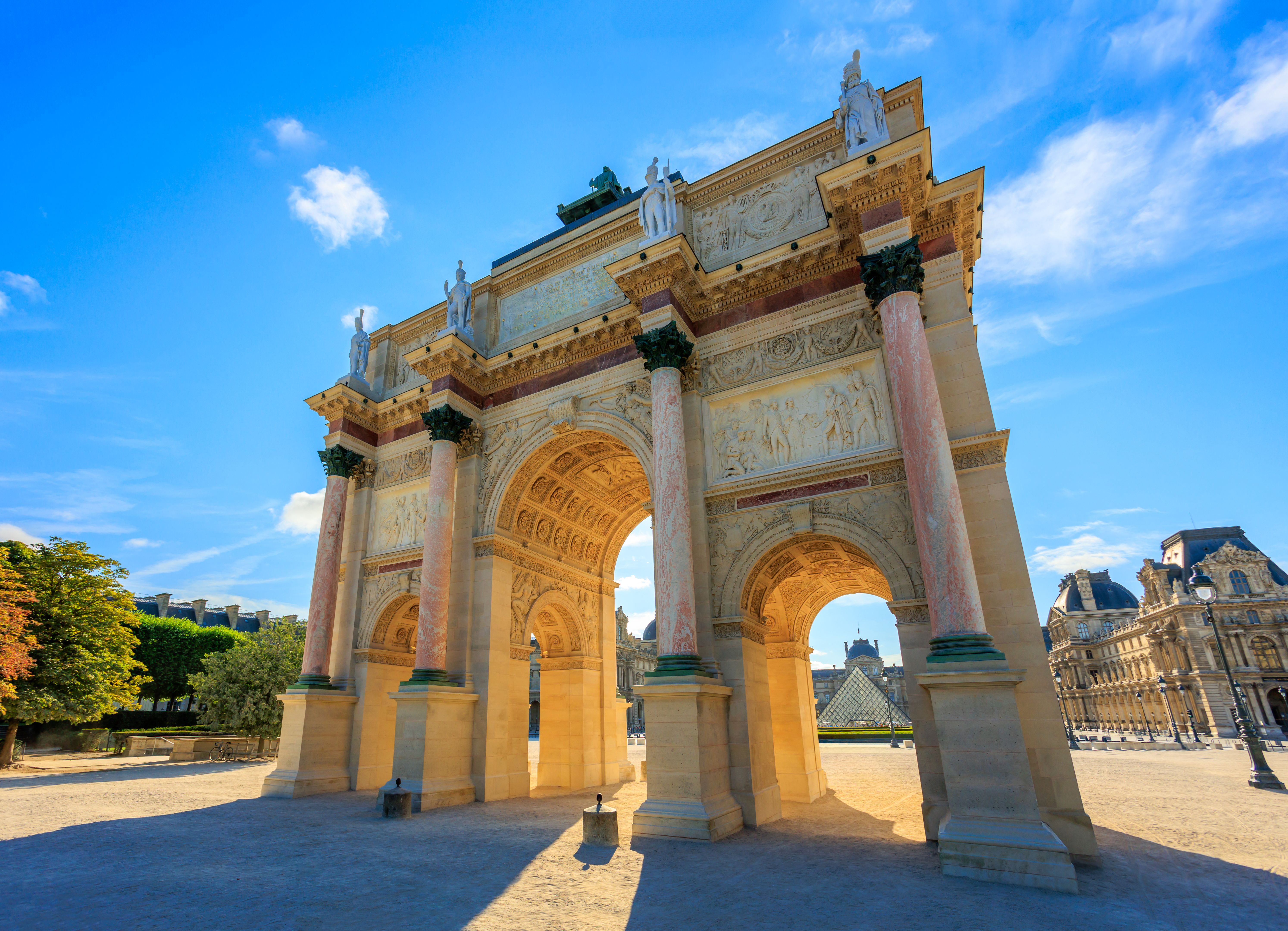 louvre pyramid