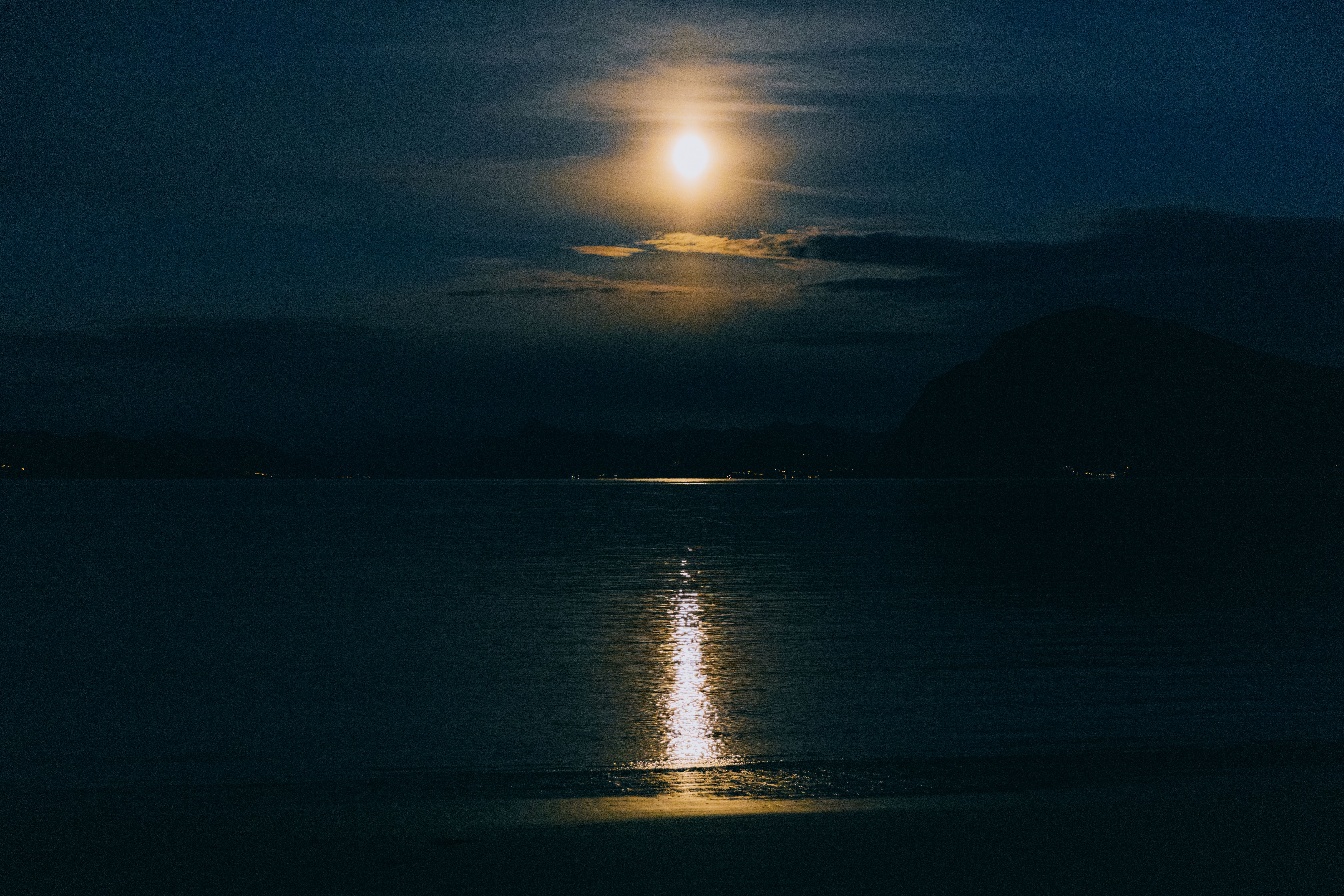 The Full Moon and Reflection Sea The Full Moon and Reflection Sea