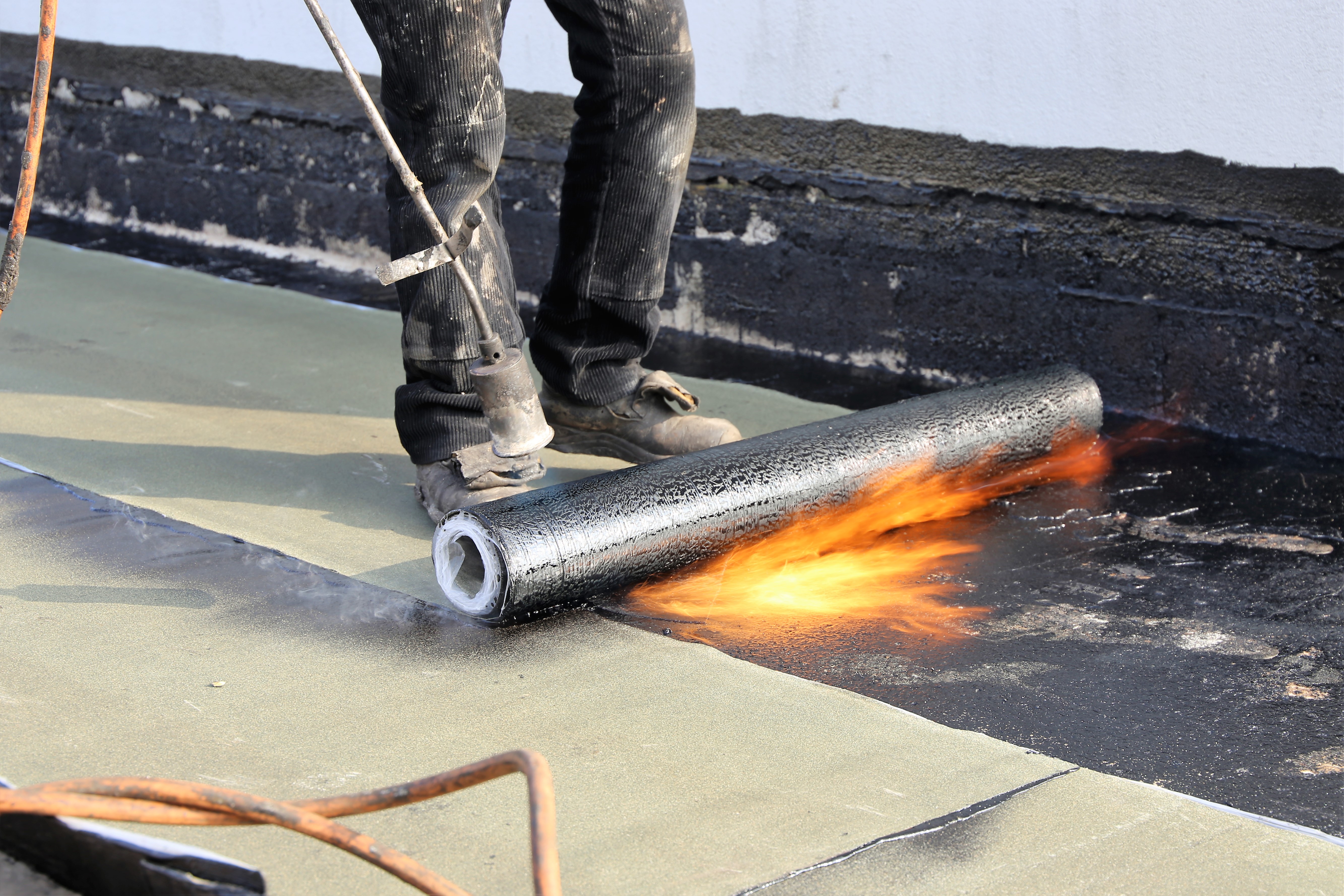 Waterproofing flat roof with bitumen sealing membranes Waterproofing flat roof with bitumen sealing membranes