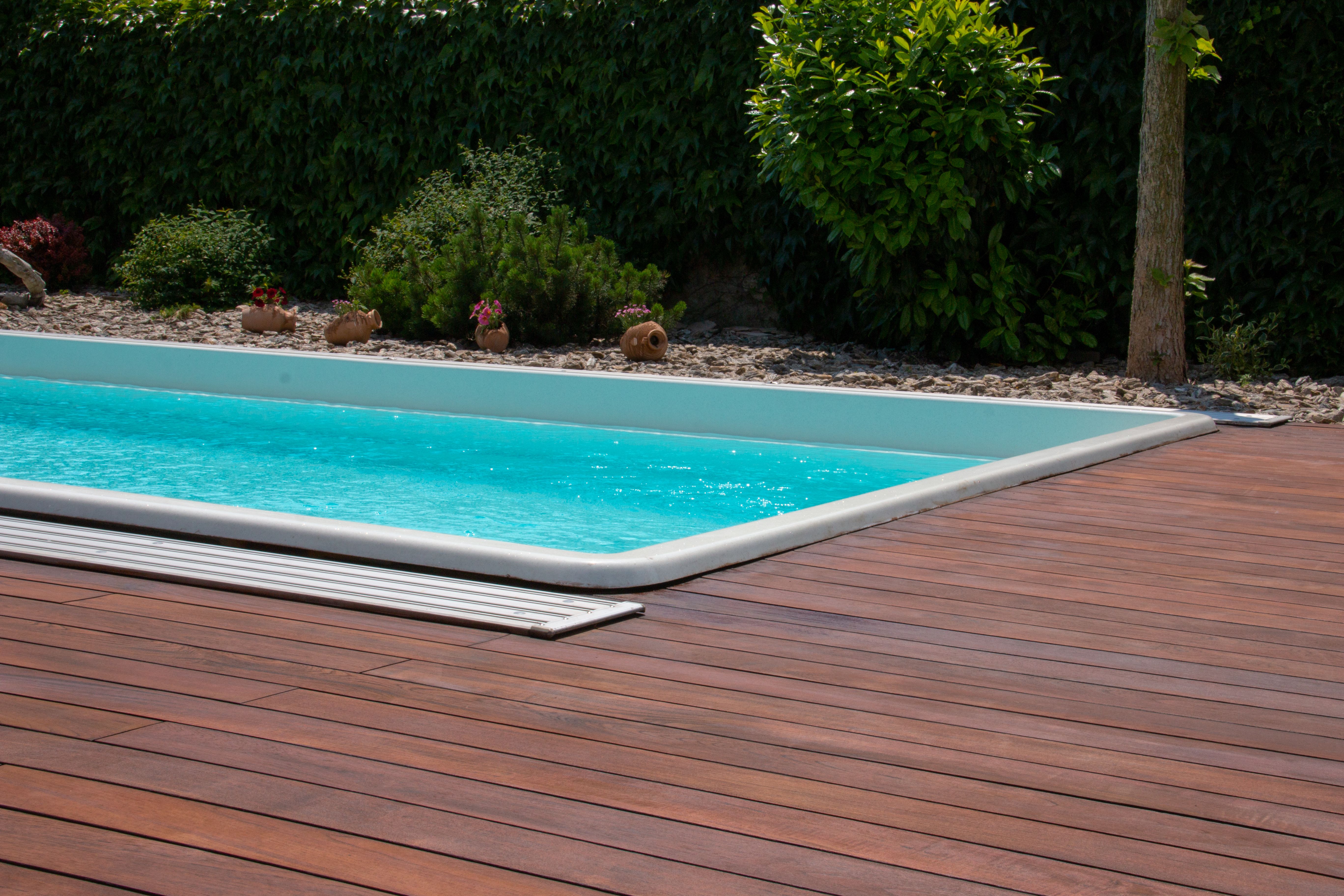 Swimming pool with teakwood flooring stripes summertime leisure ideas, teak wood decking Swimming pool with teakwood flooring stripes summertime leisure ideas, teak wood decking