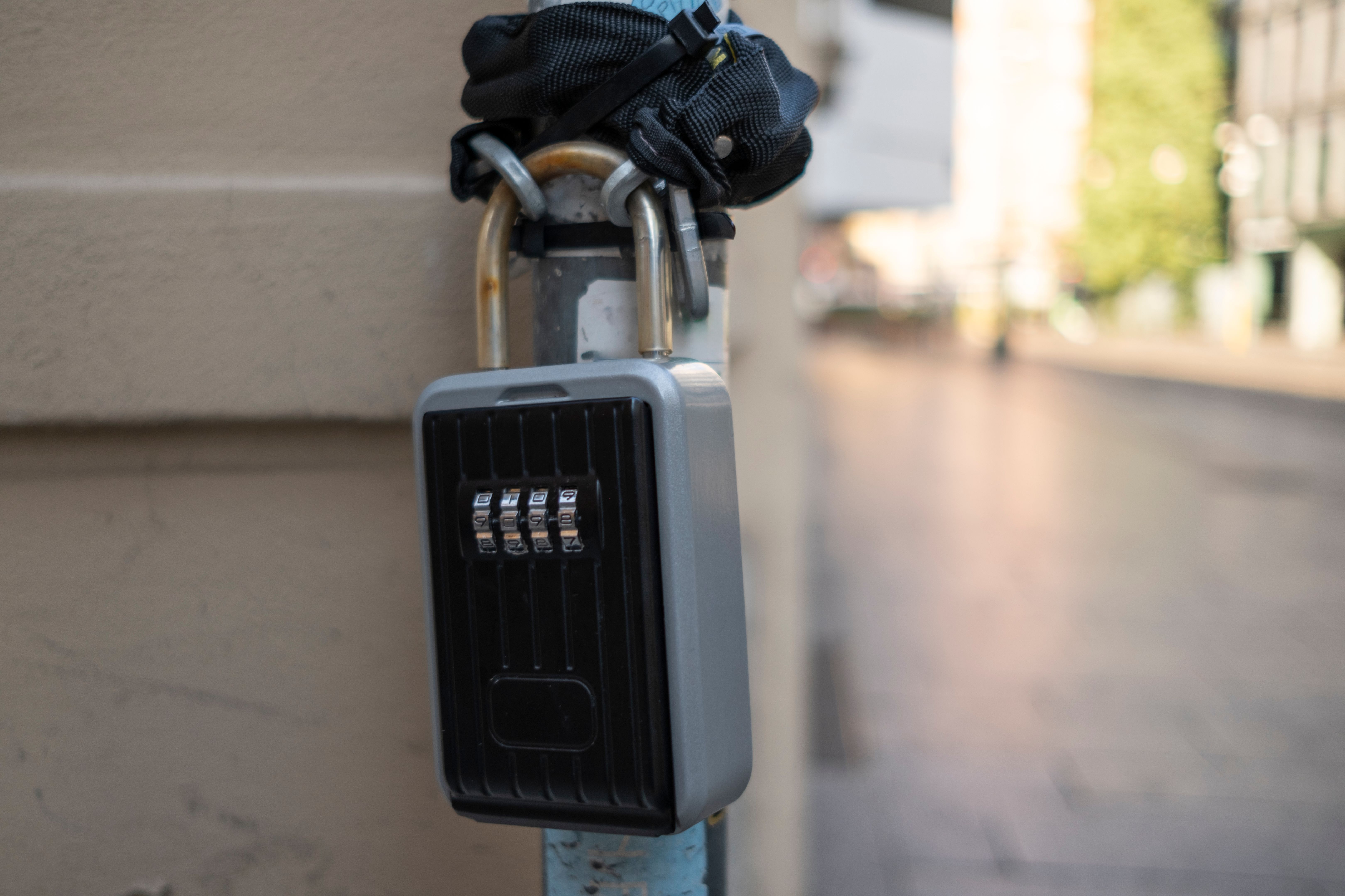 milan customer service