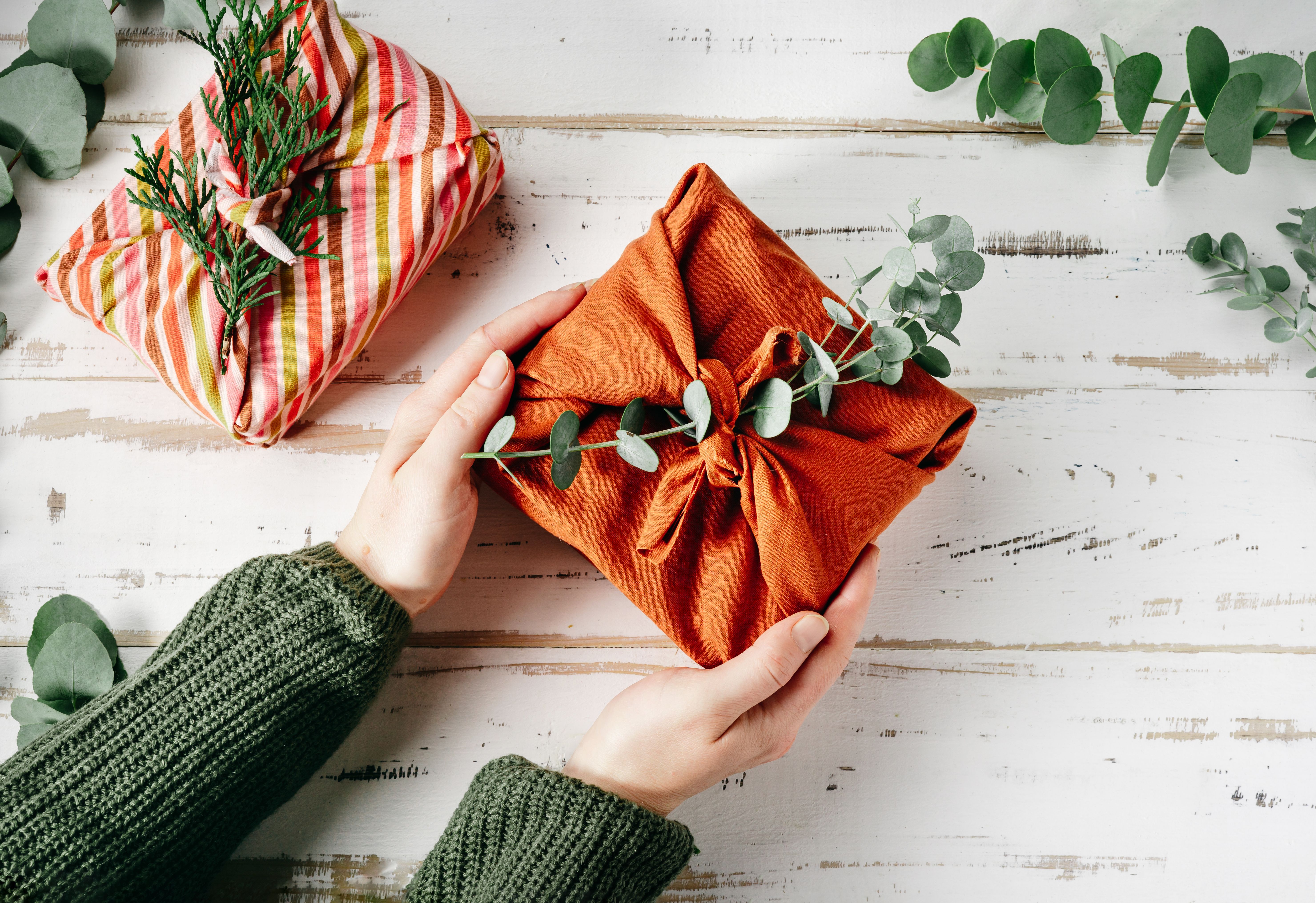 eco-friendly gift wrap