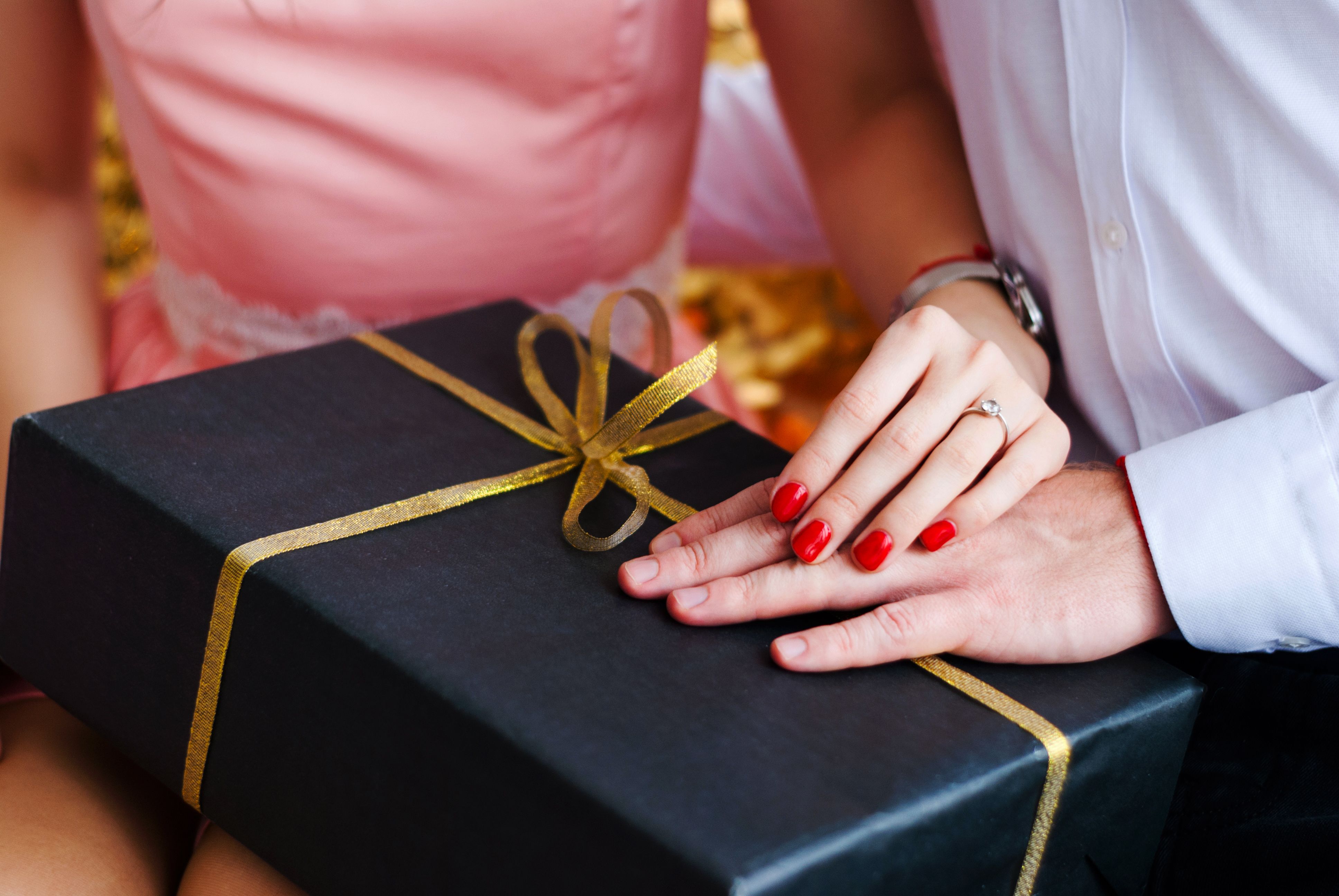 anniversary fashion gift