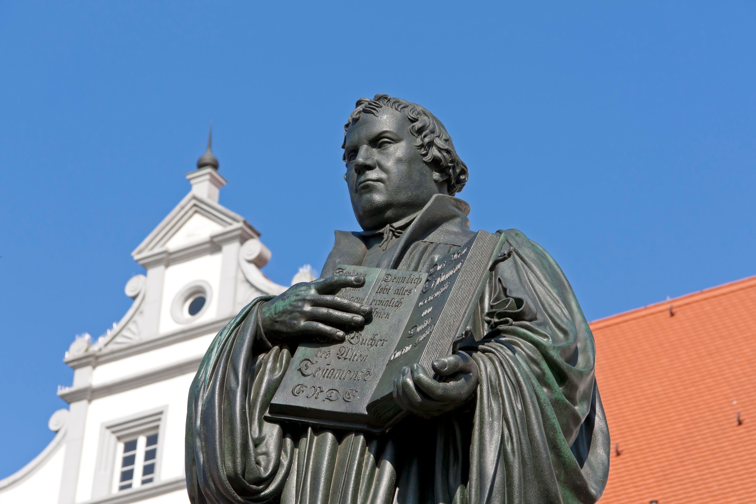 martin luther statue