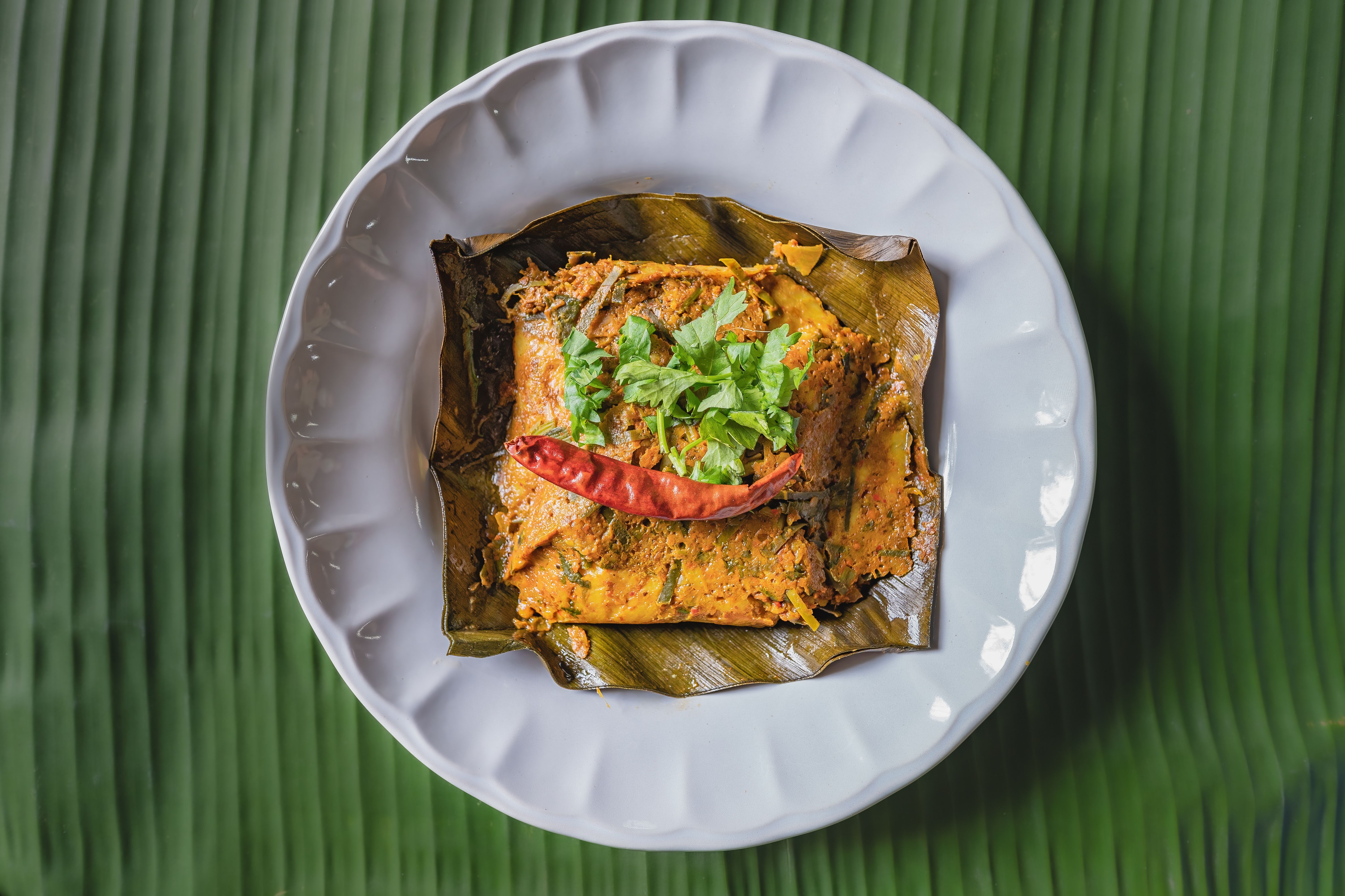 banana leaves fish