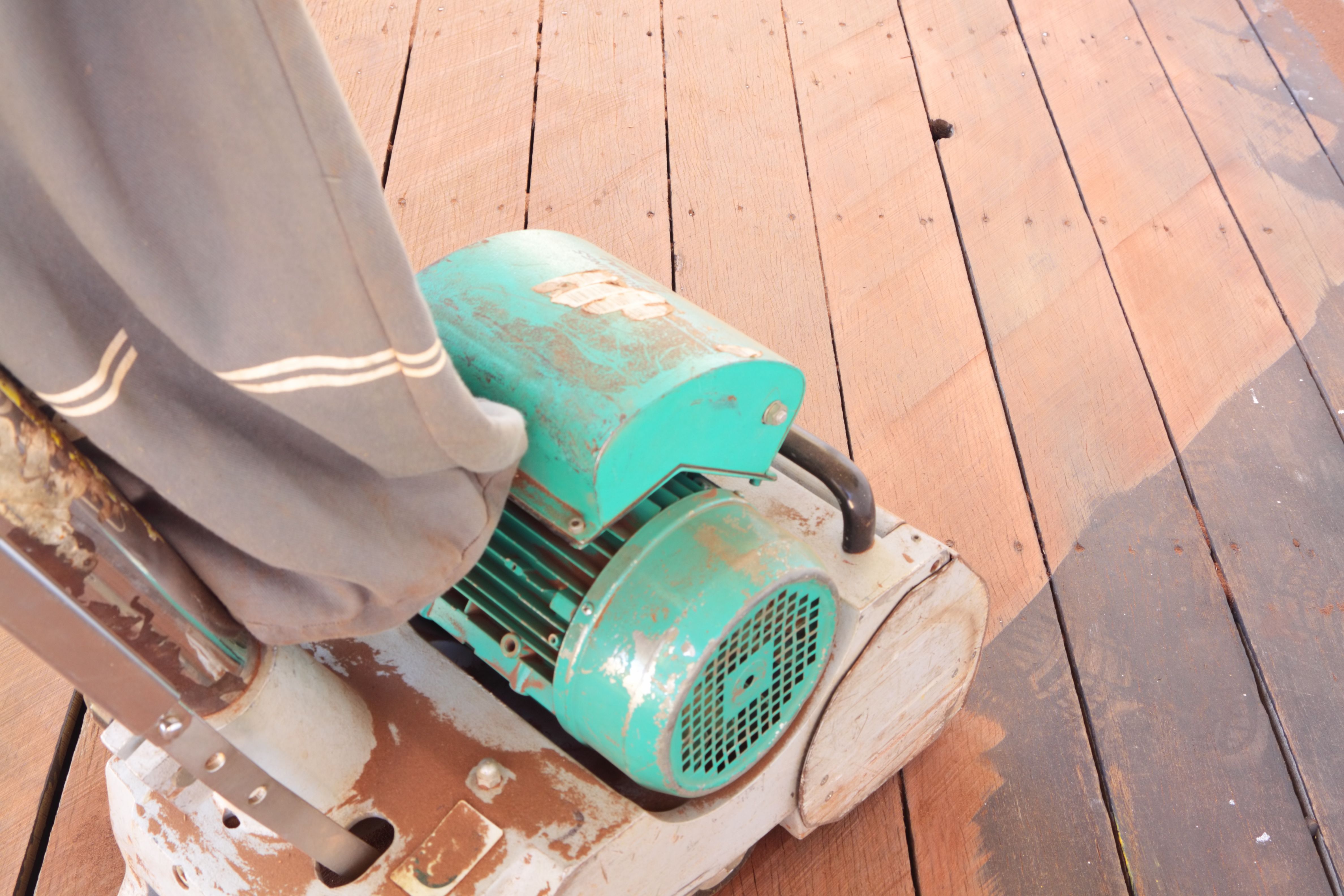 deck sanding
