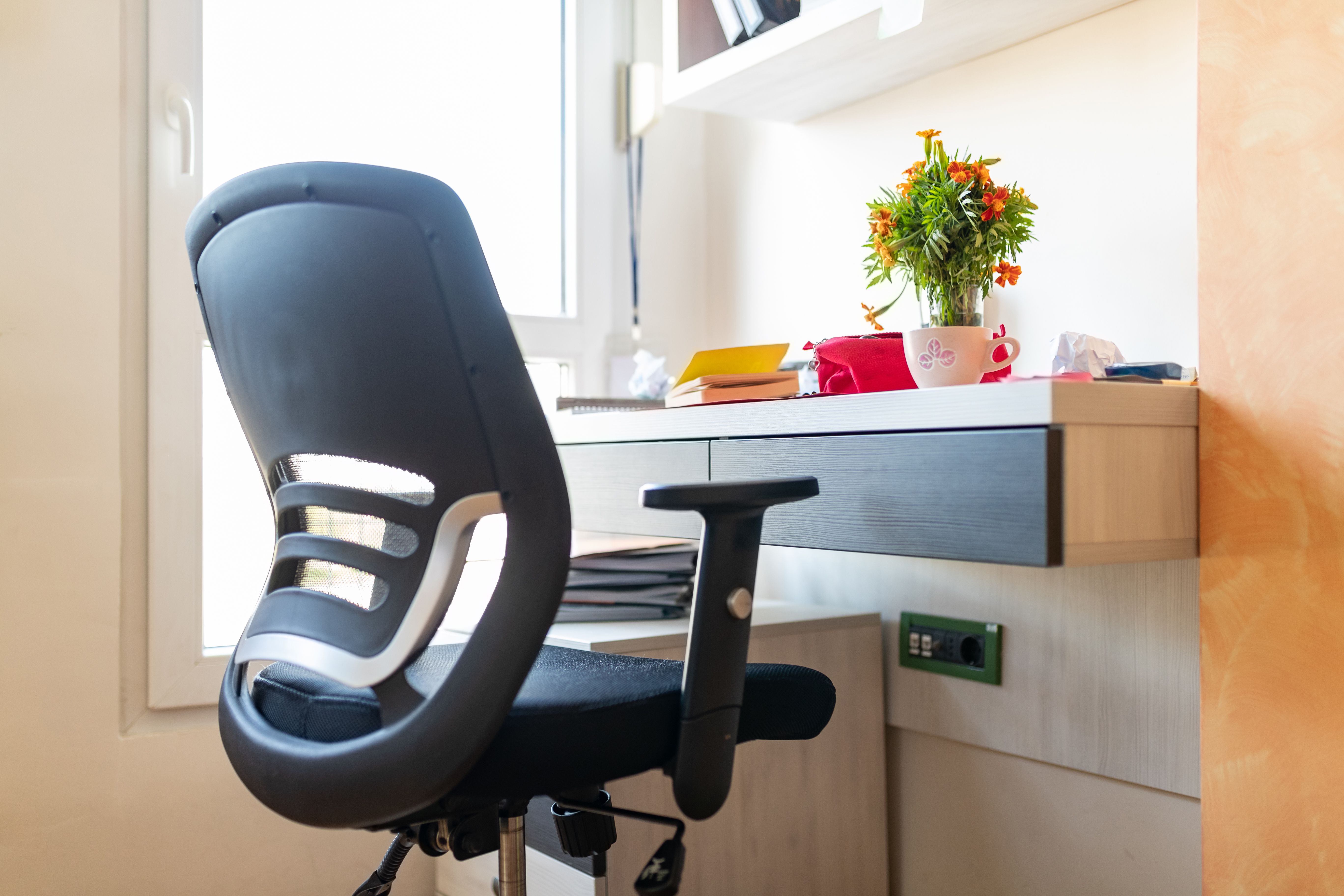 ergonomic office furniture
