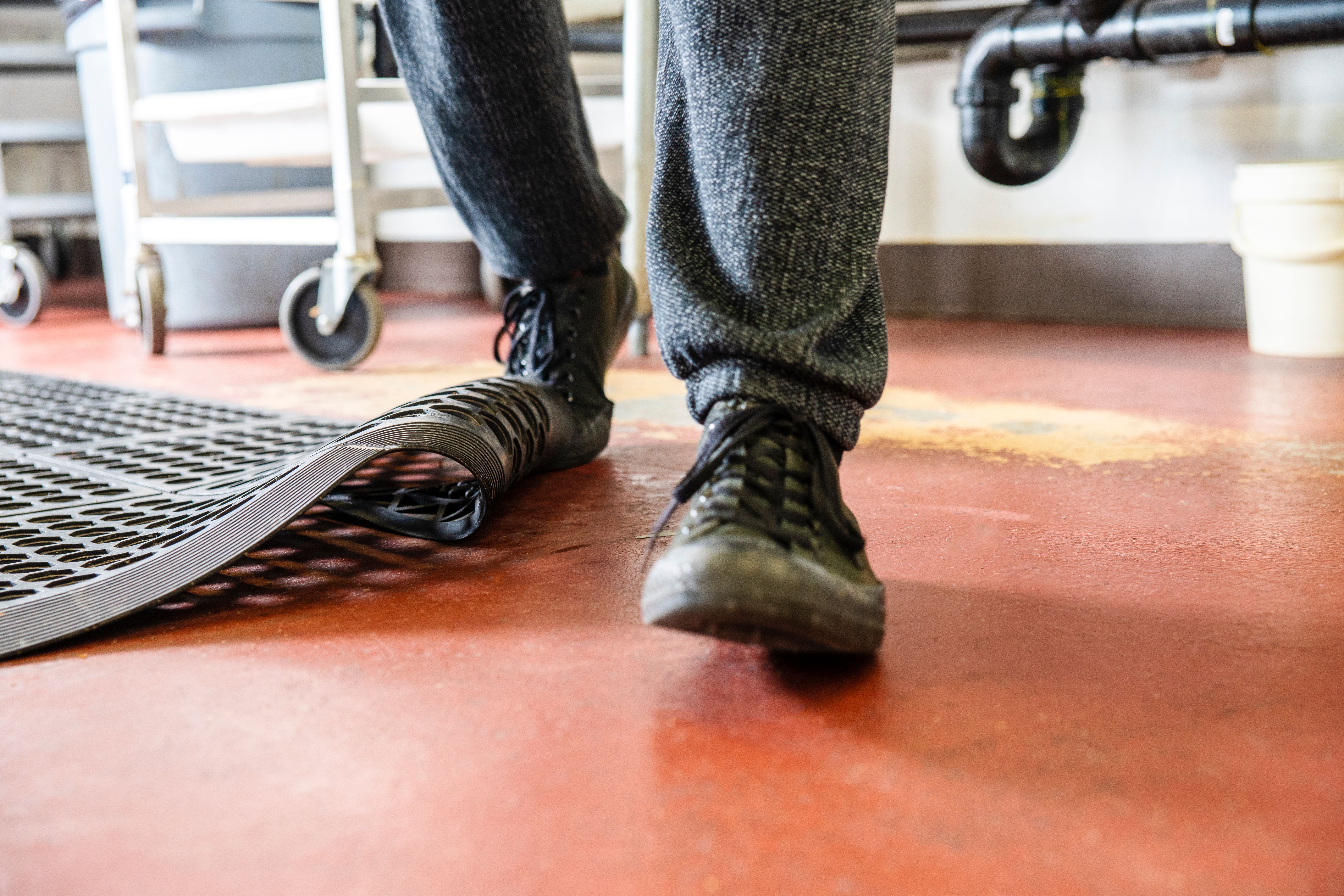 worker using mat