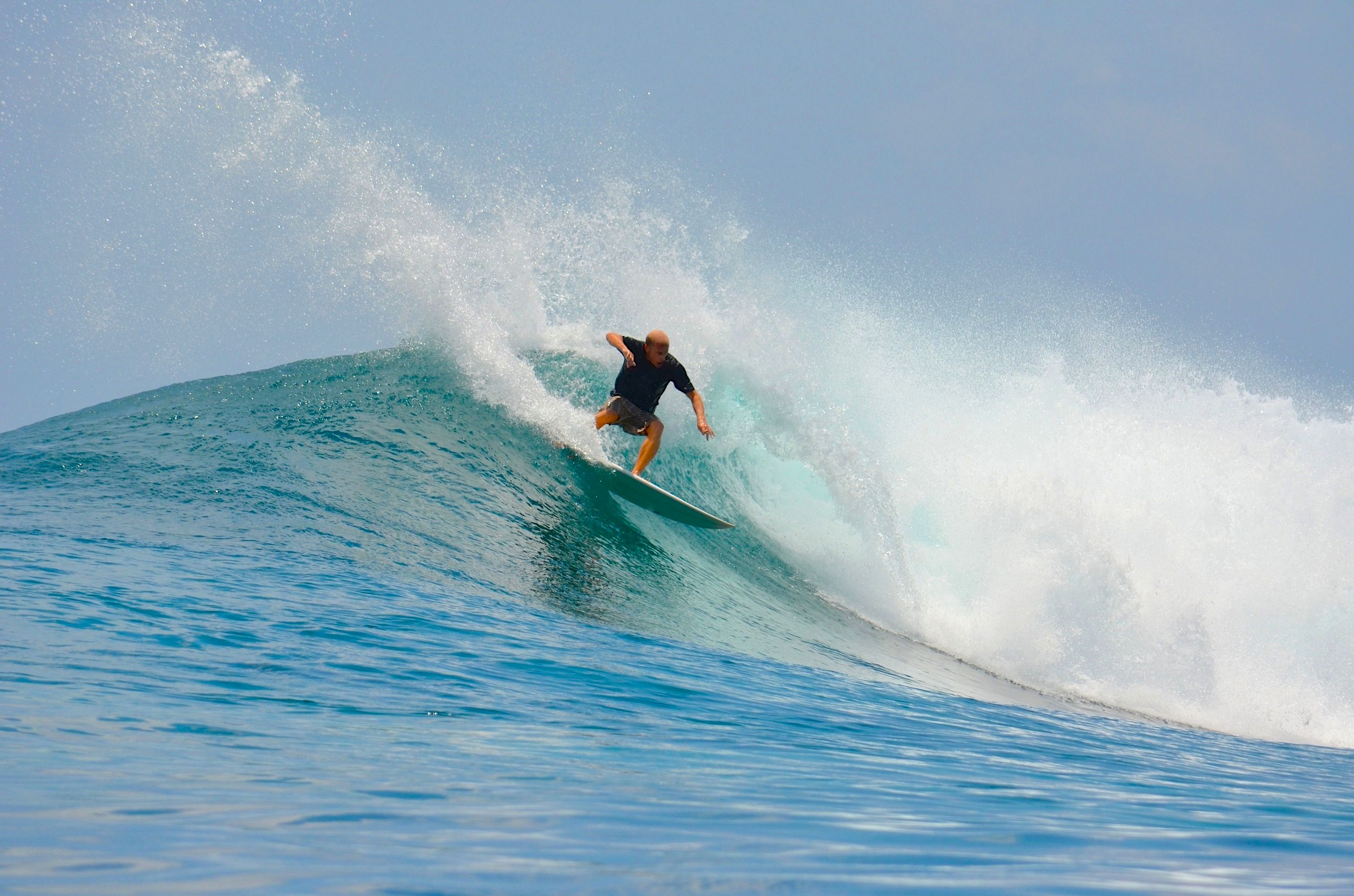 surfing maldives