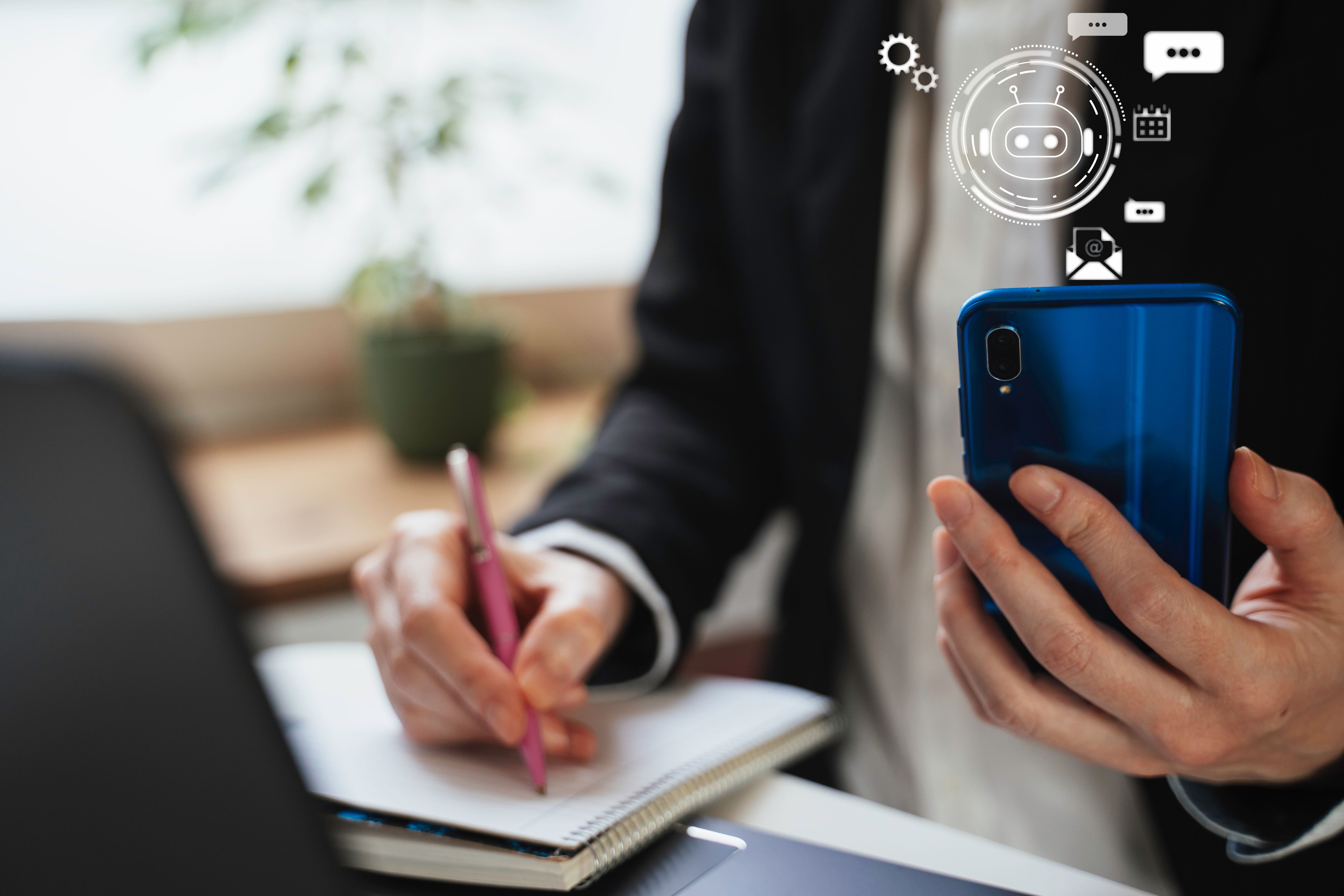 Jotting notes while handling smartphone with chatbot