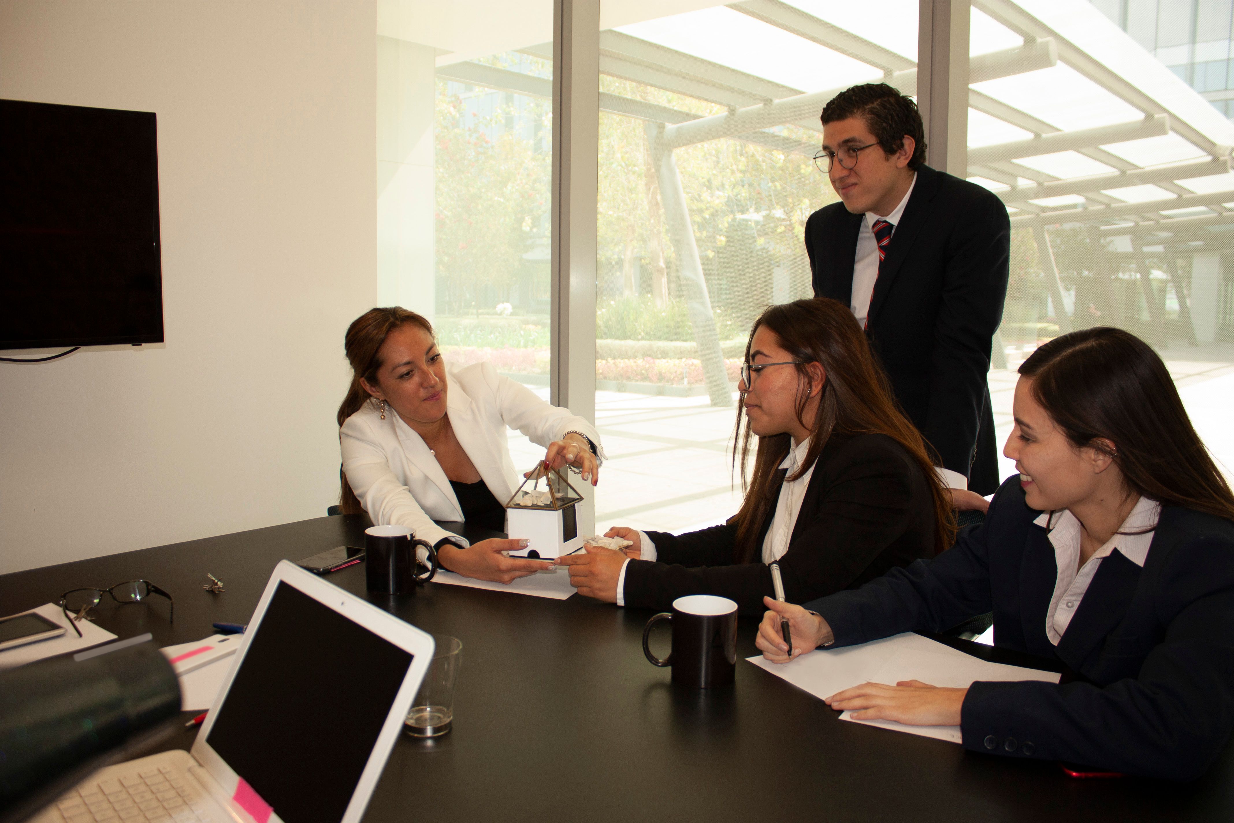 Couple receives in their hands dream house living user experience in Mexico the new forms of mortgage Couple receives in their hands dream house living user experience in Mexico the new forms of mortgage