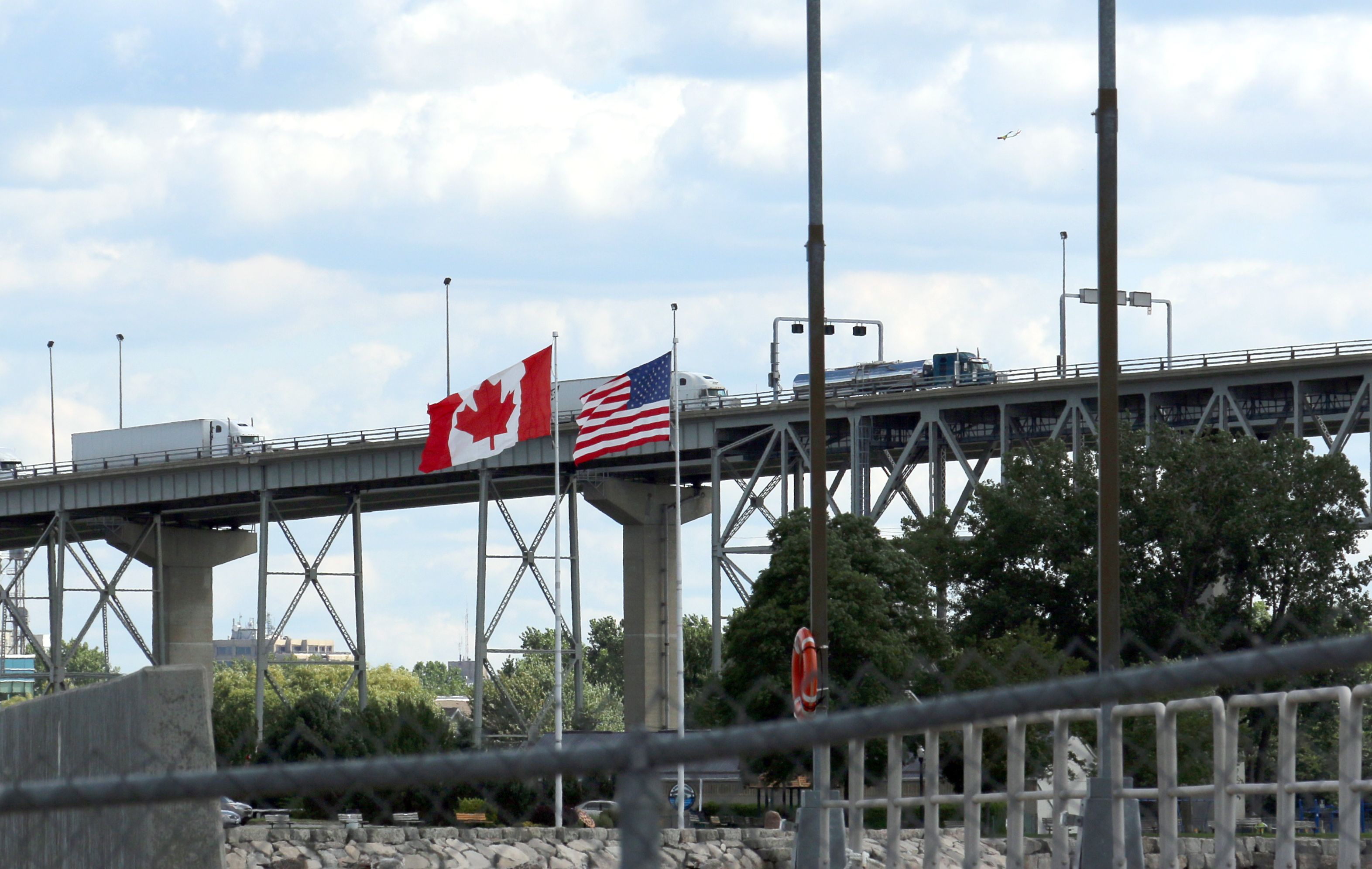 canadian border crossing