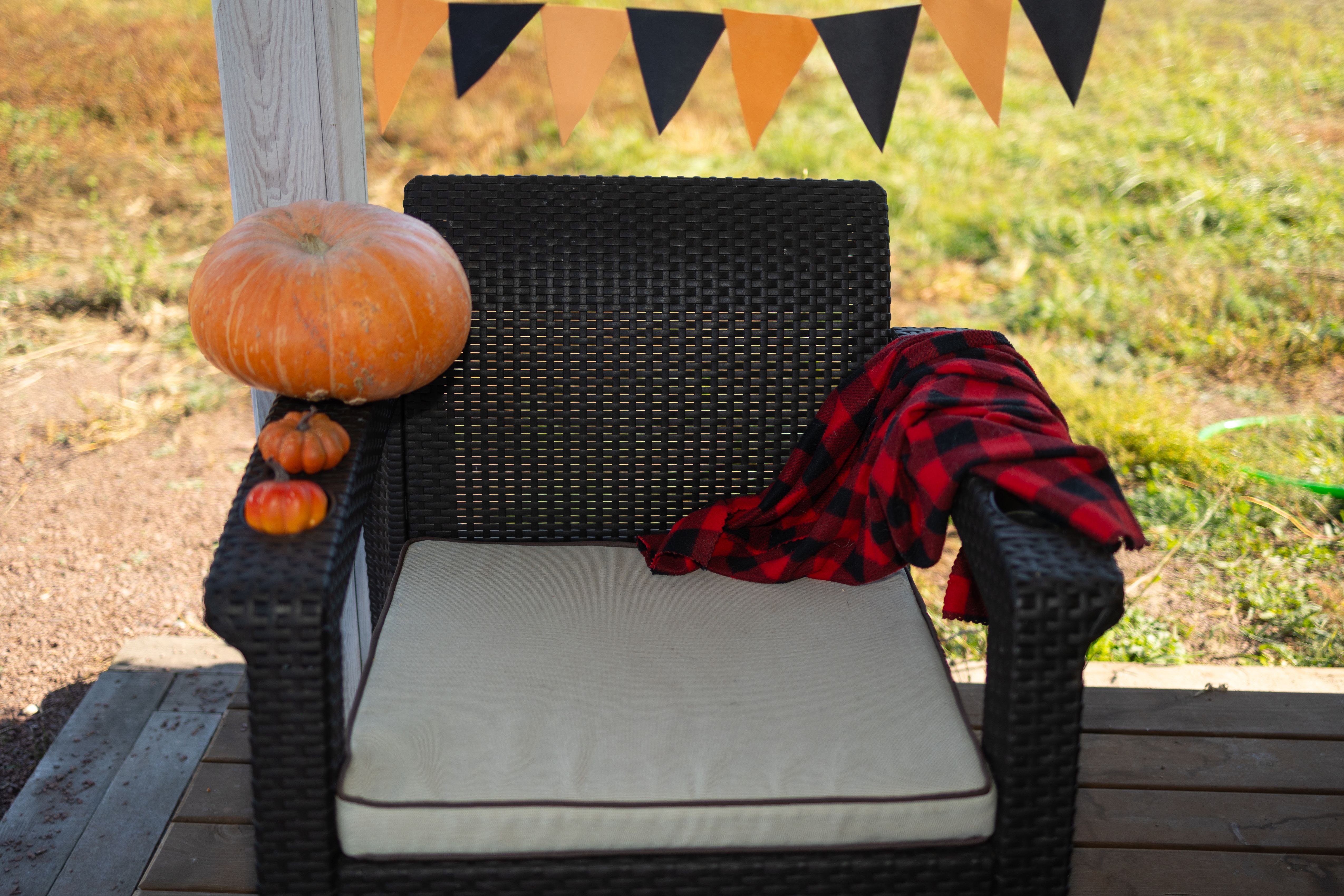 fall patio decor