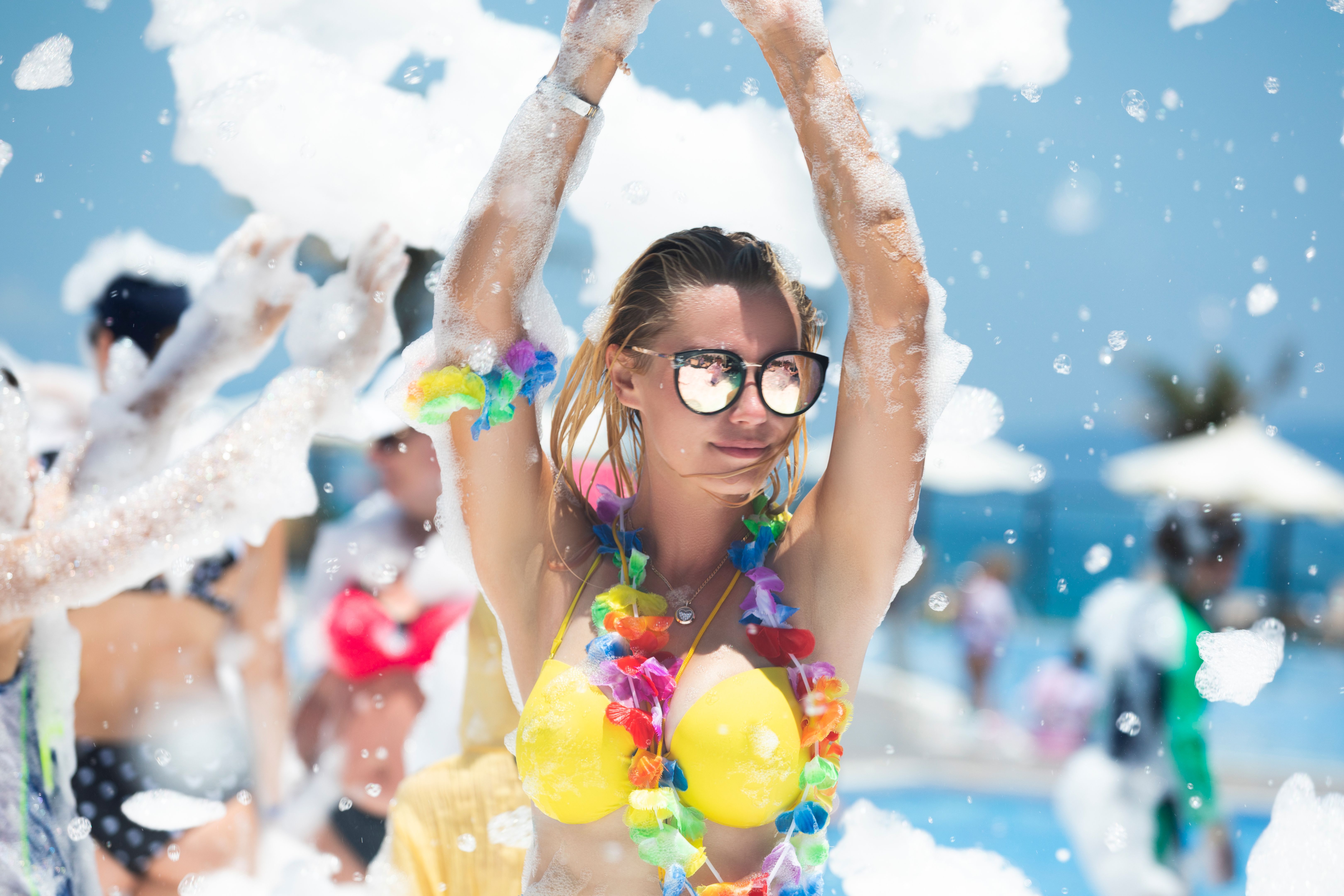 santa ponsa pool party