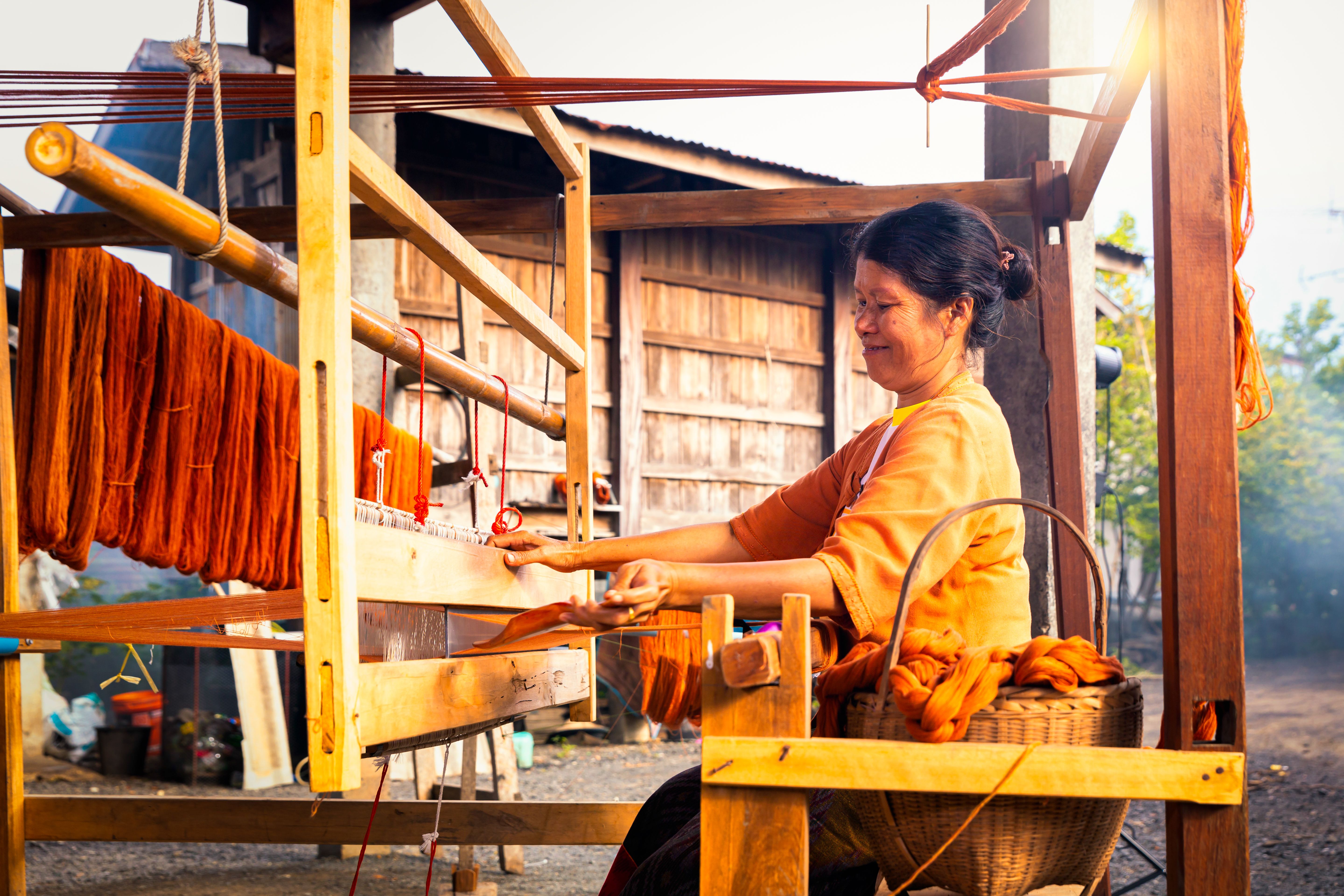 thai silk weaving