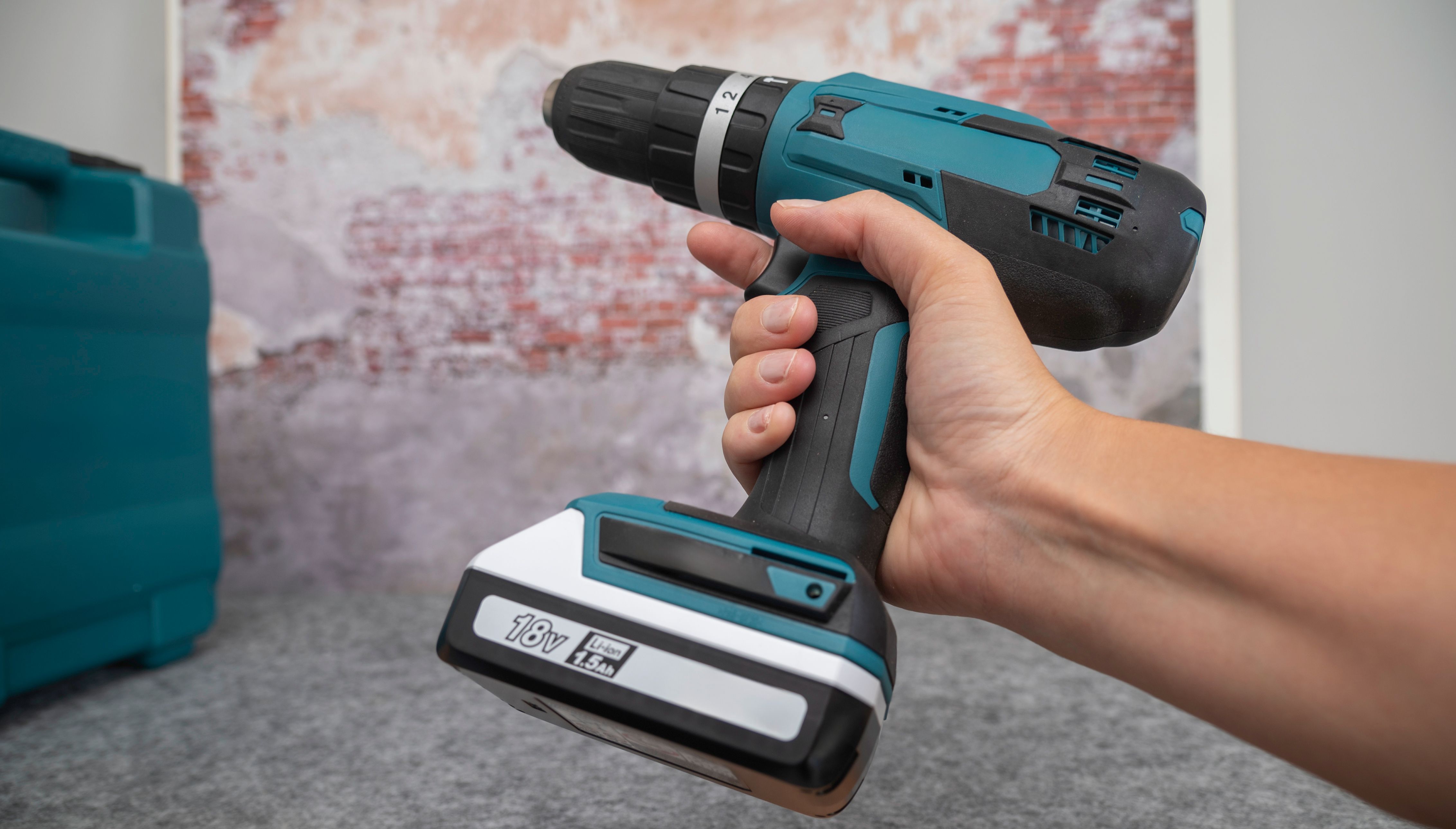 cordless drill features