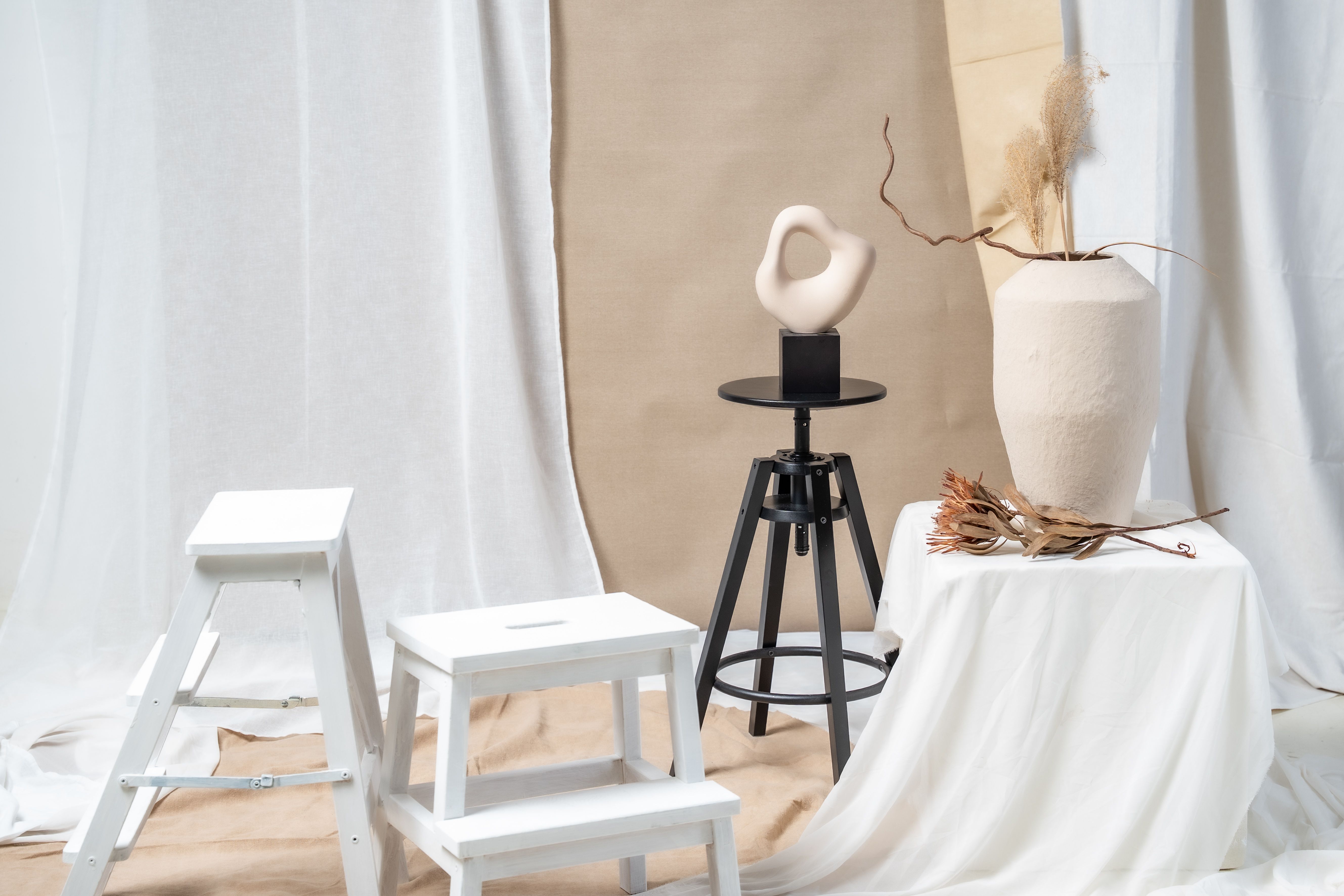 minimalist event decor