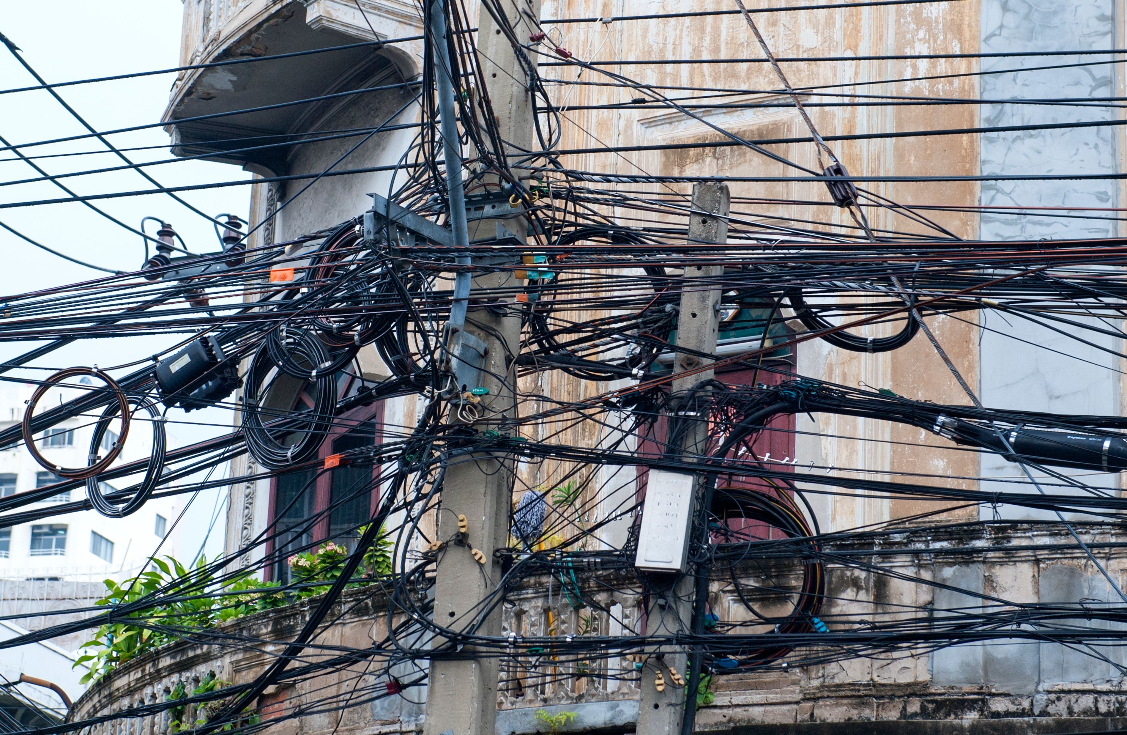 messy cables